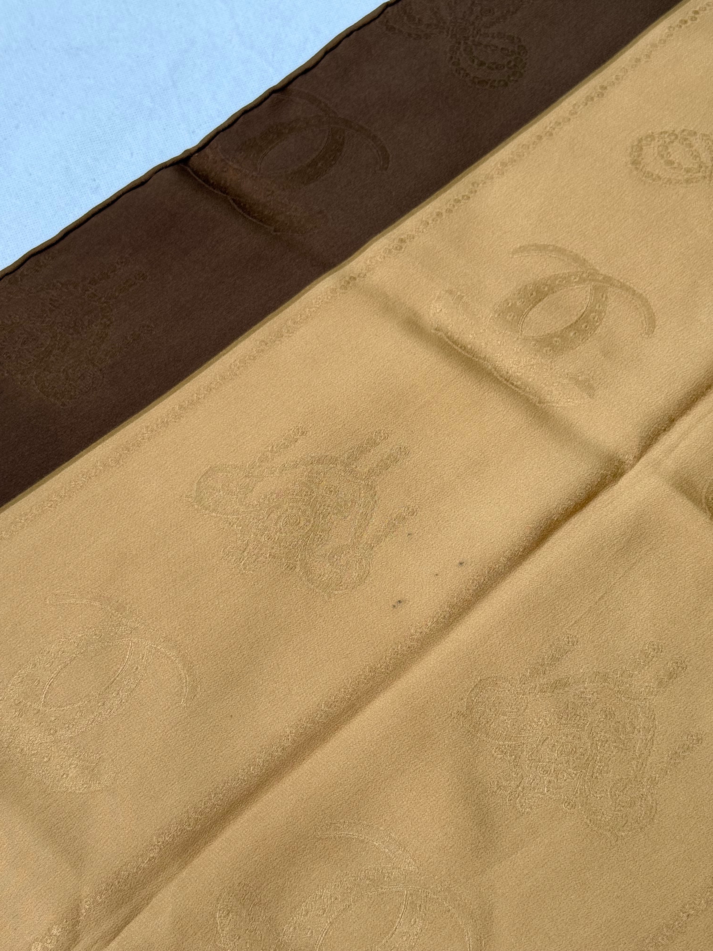 Foulard Cartier – Camel Et Marron Avec Surpiqûres - Image 7