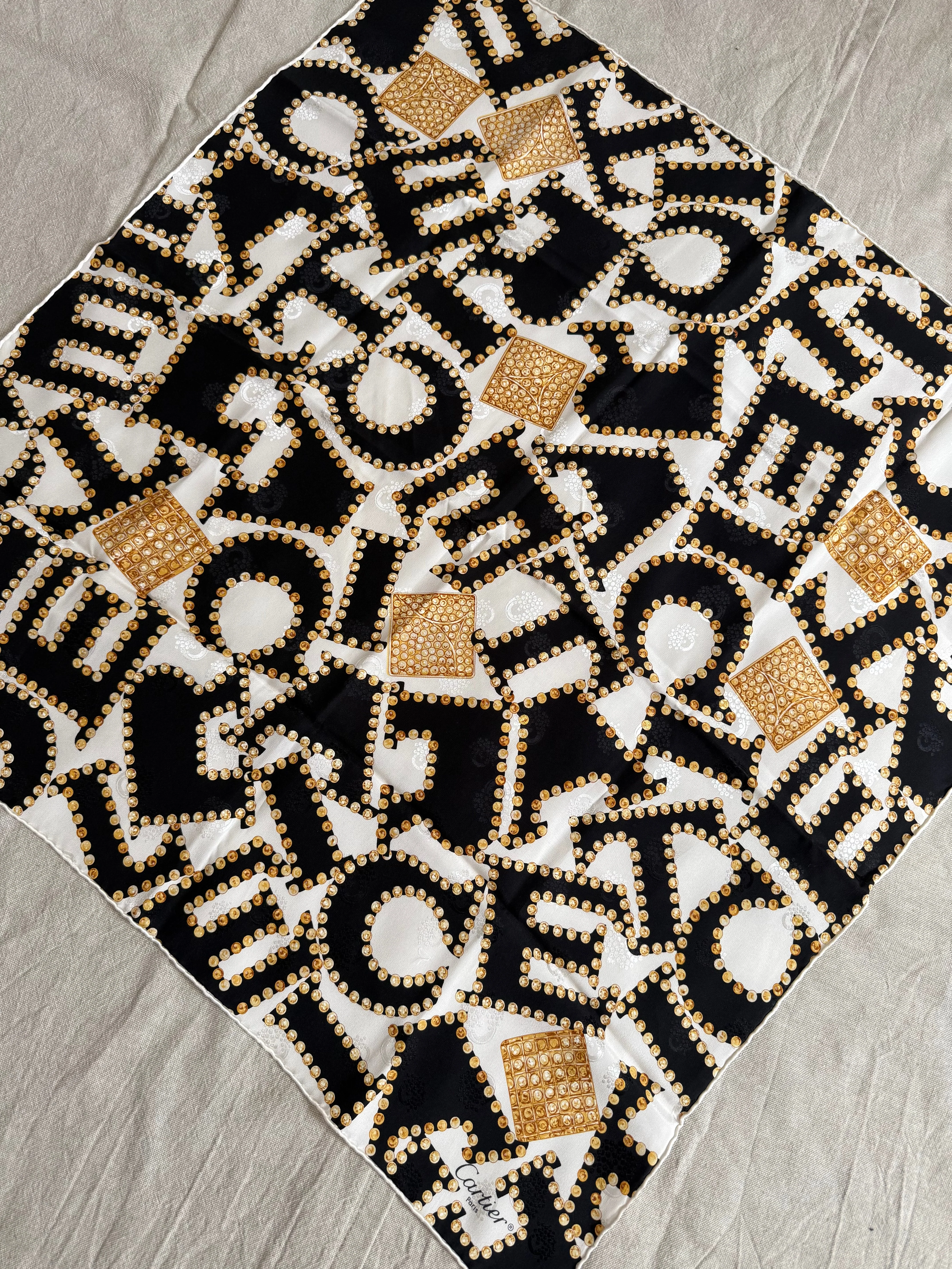 Foulard Cartier – Modèle Noir Et Blanc - Image 3