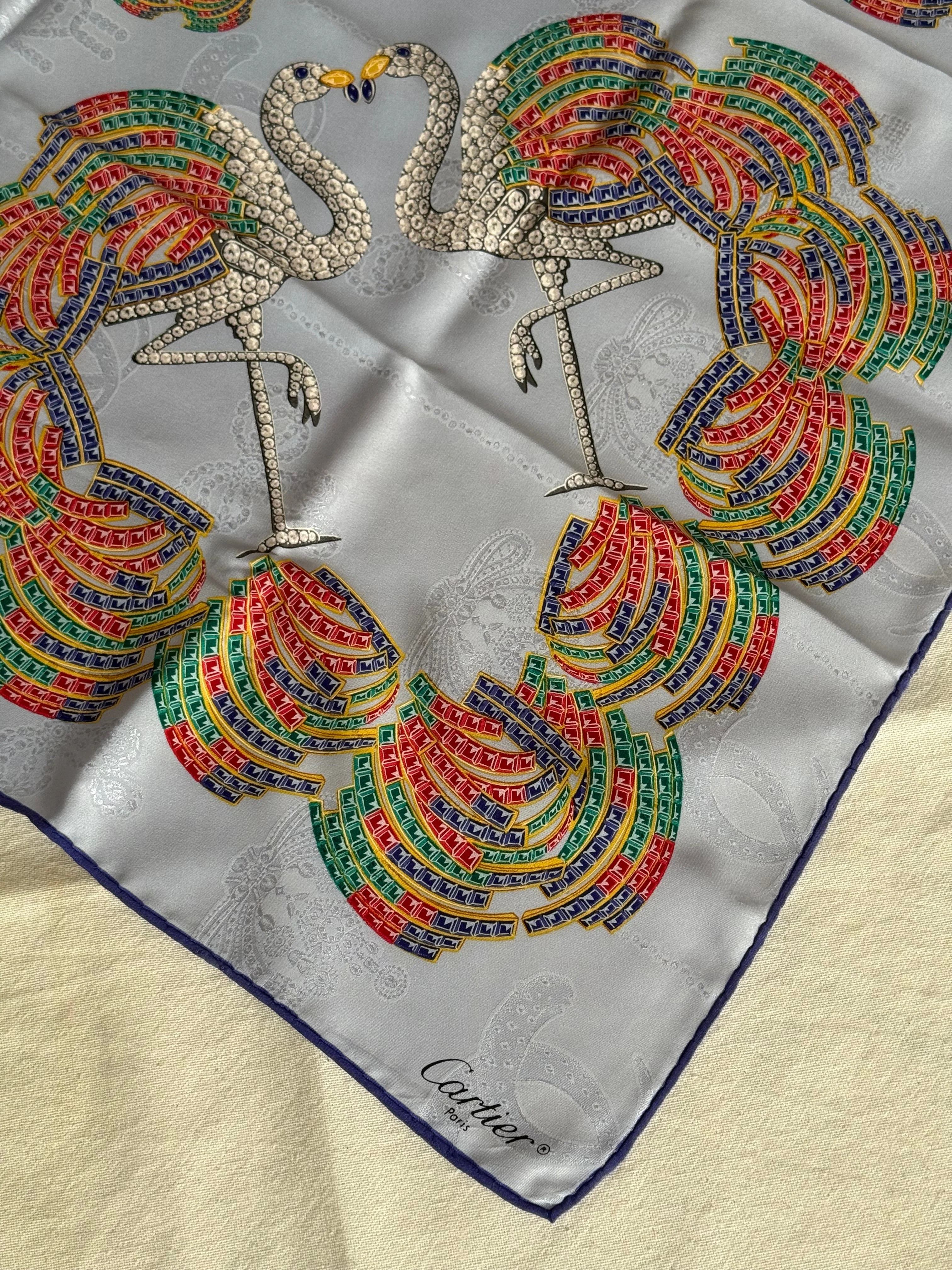 Foulard Cartier – Motifs Cygnes Et Plumes Multicolores - Image 4