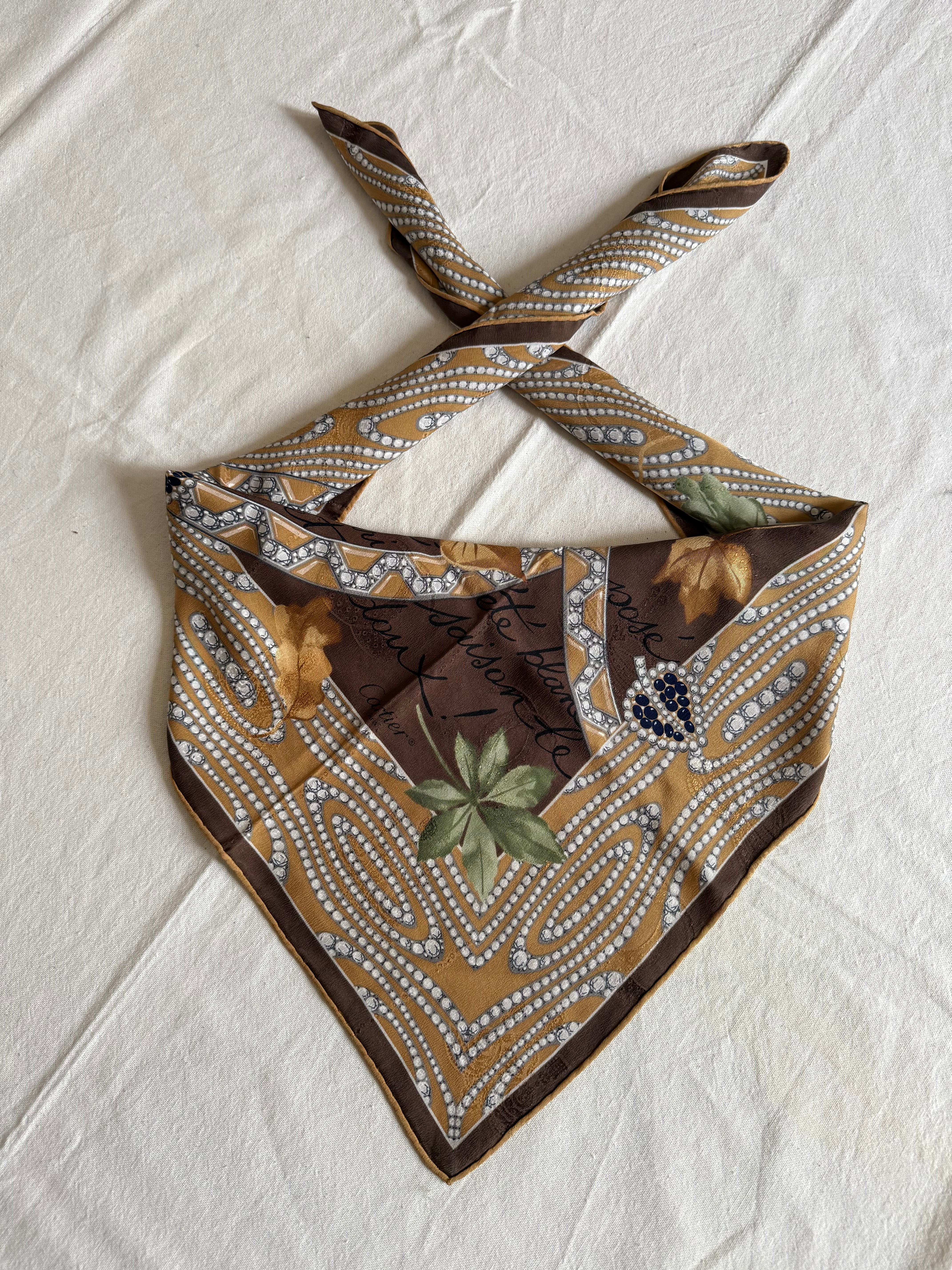 Foulard Cartier – Motifs Feuillages Et Joaillerie - Image 2
