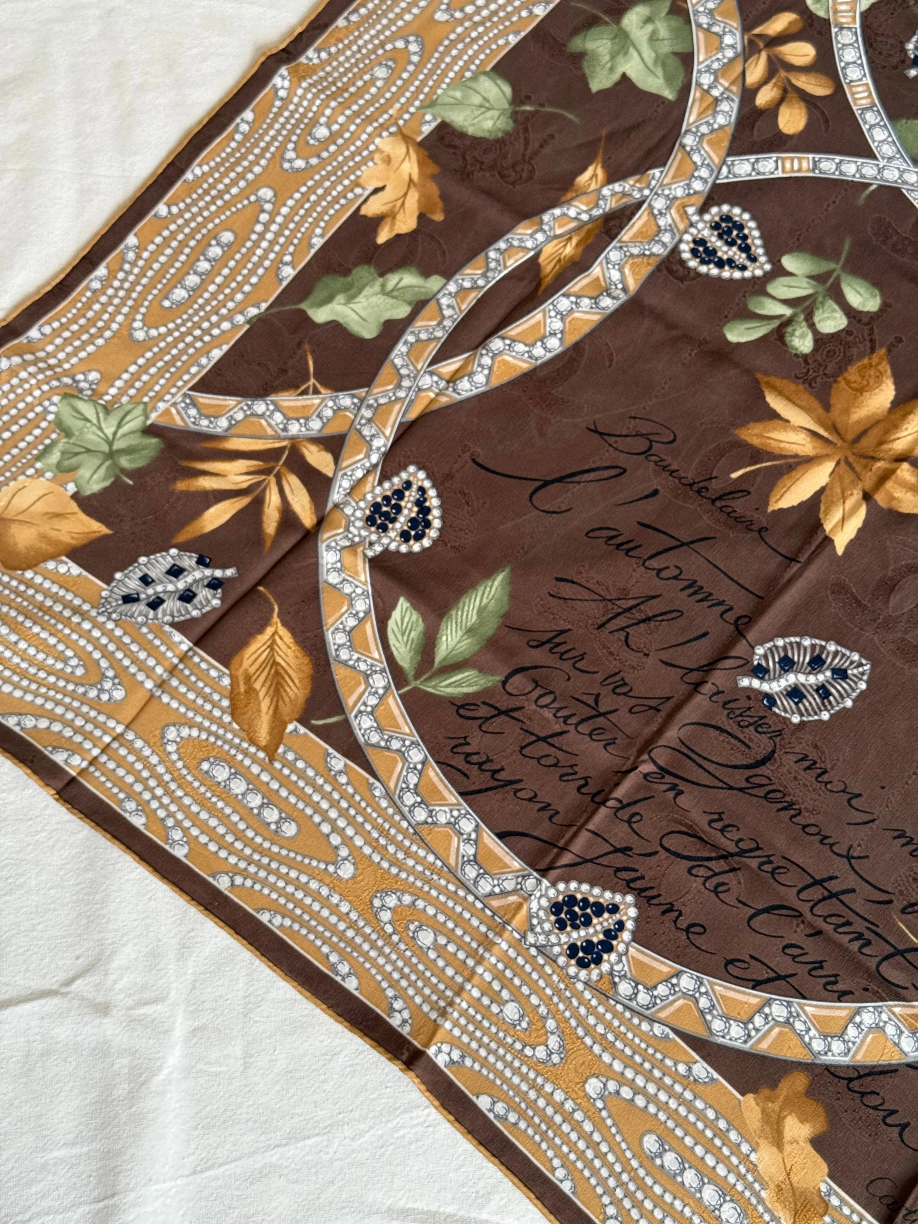 Foulard Cartier – Motifs Feuillages Et Joaillerie - Image 5