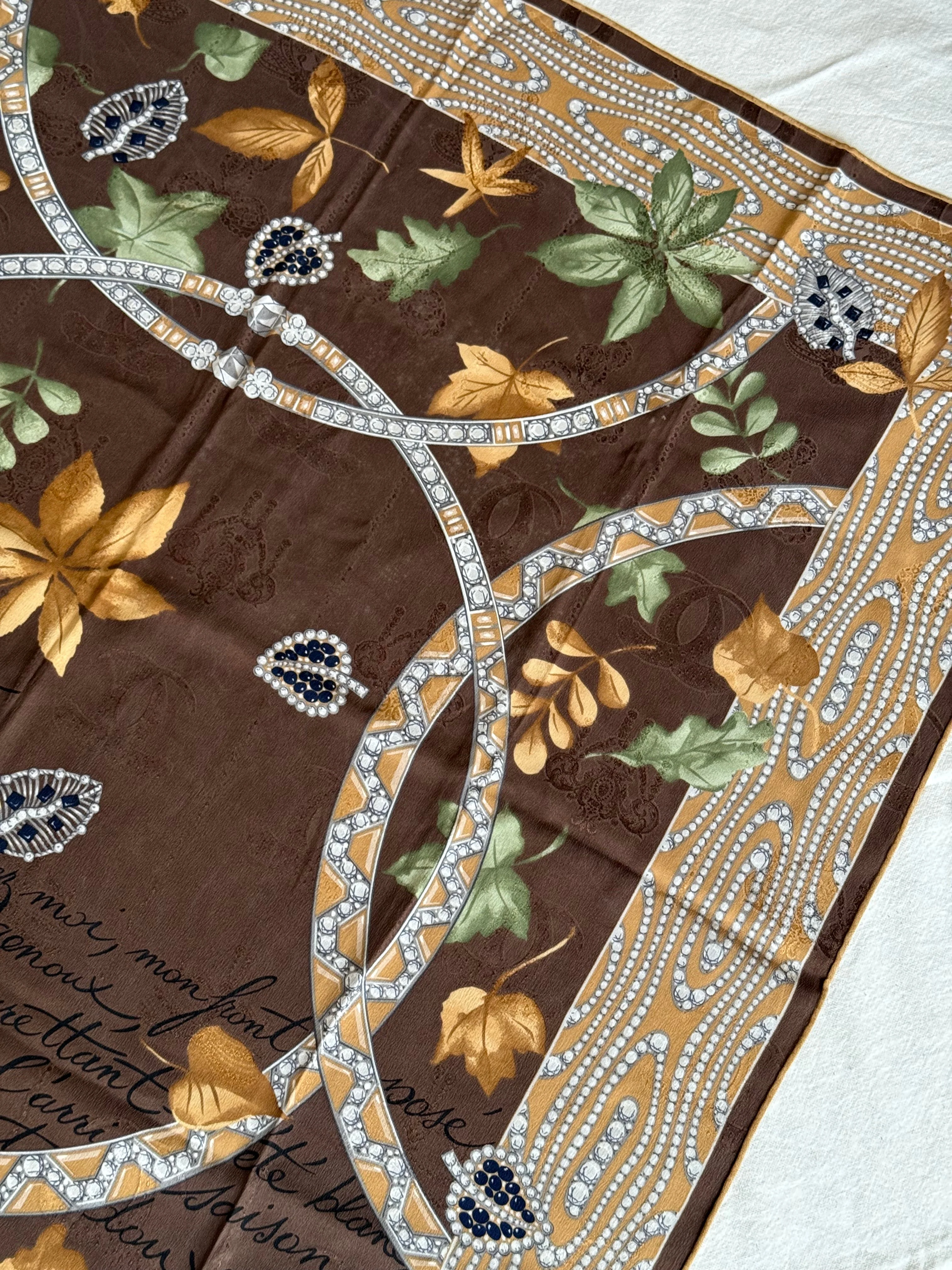 Foulard Cartier – Motifs Feuillages Et Joaillerie - Image 6