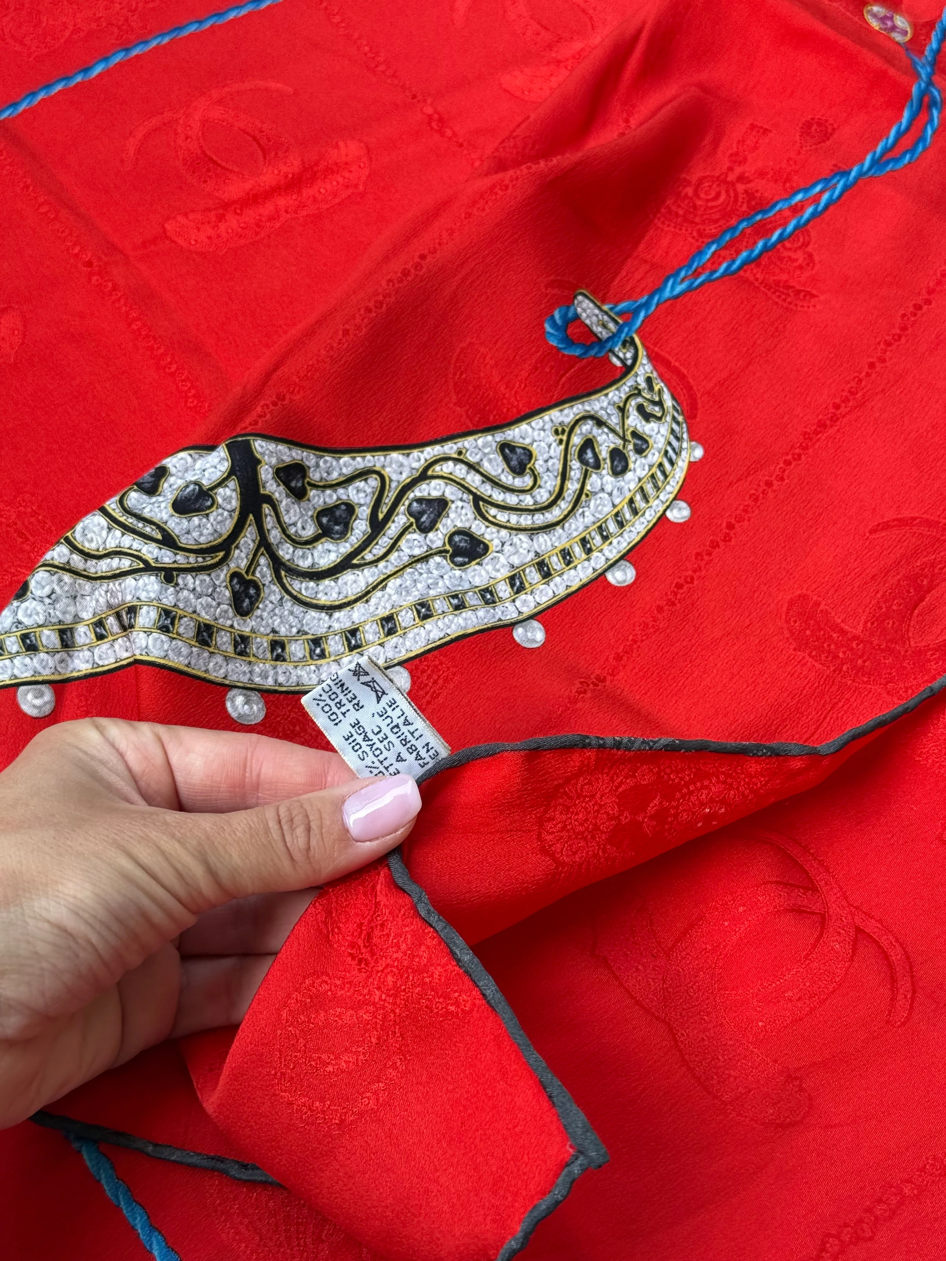 Foulard Cartier – Rouge Motifs Joaillerie - Image 7