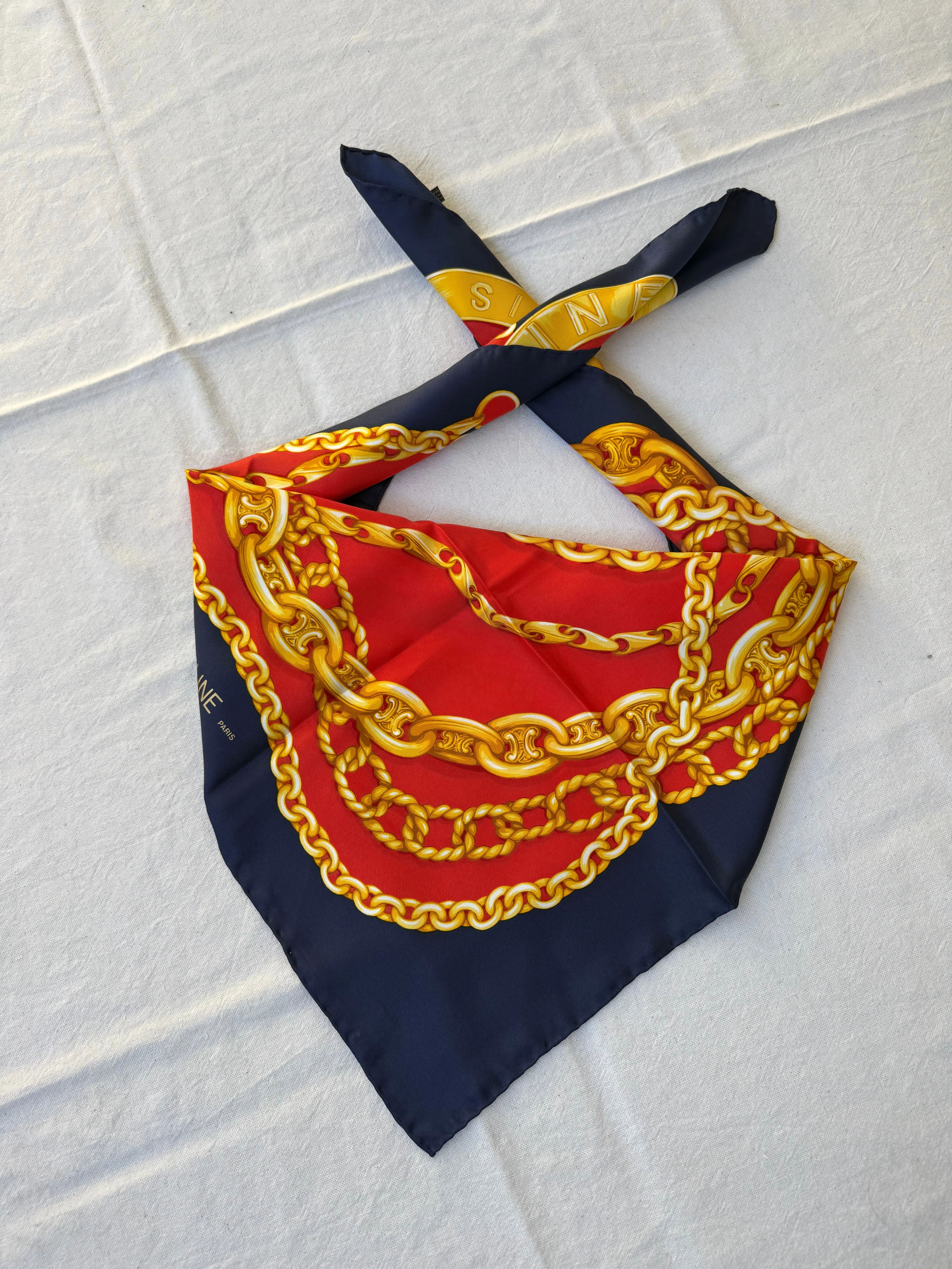 Foulard Céline – Chaînes Et Médaillons - Image 2