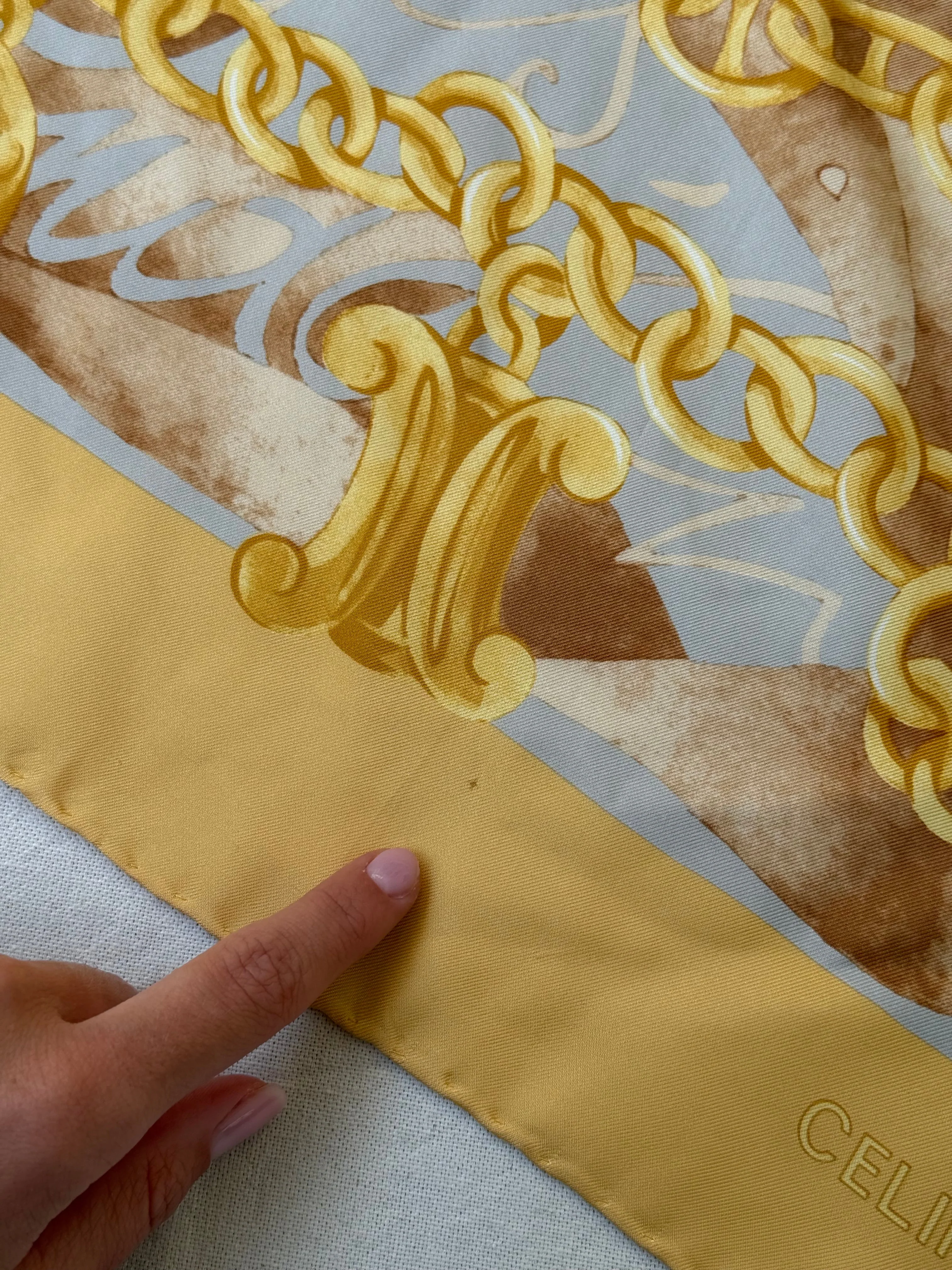 Foulard Céline – Chaînes Et Médaillons - Image 7