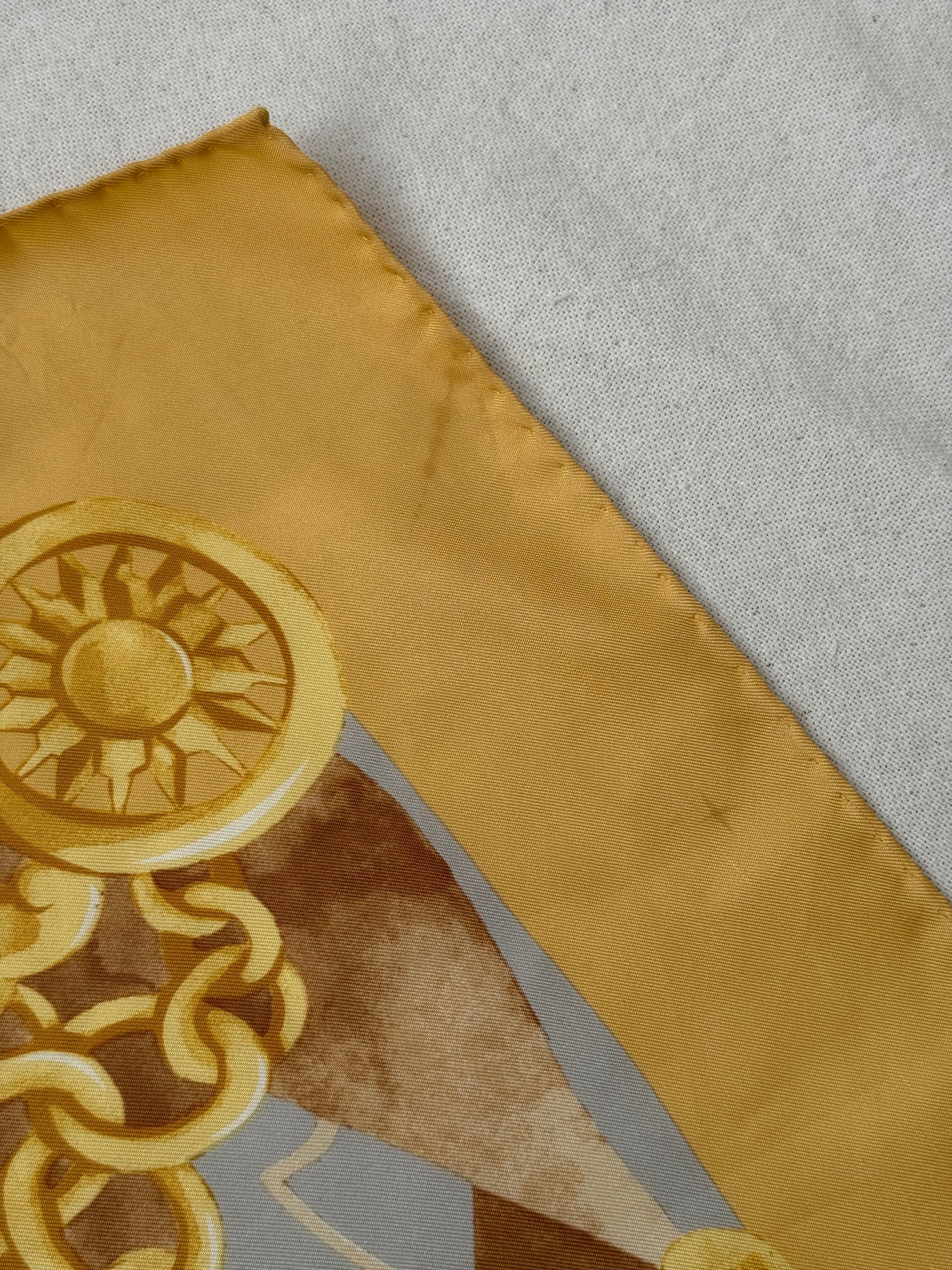Foulard Céline – Chaînes Et Médaillons - Image 8