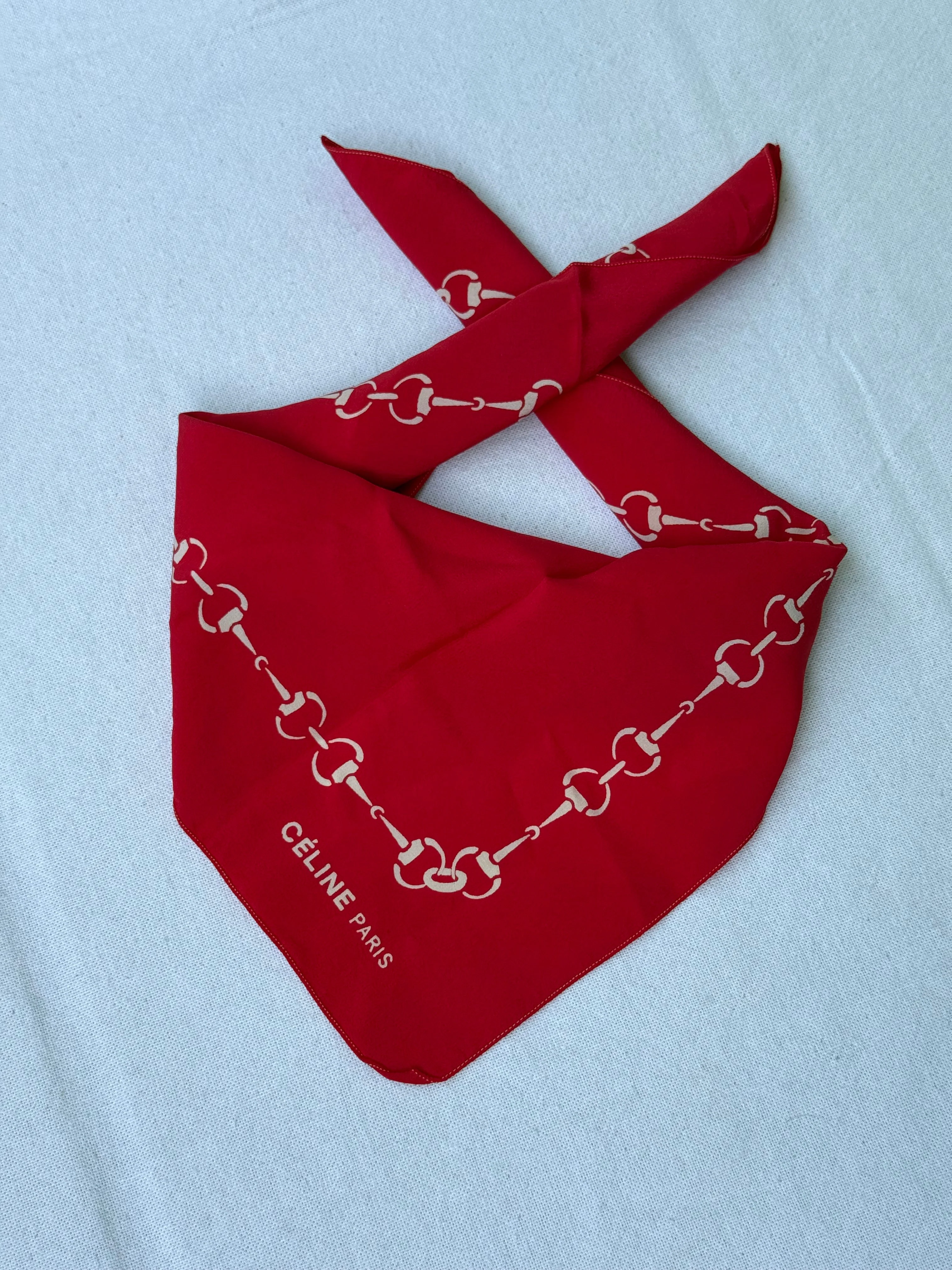 Foulard Céline – Motifs Chaînes Rouge - Image 2