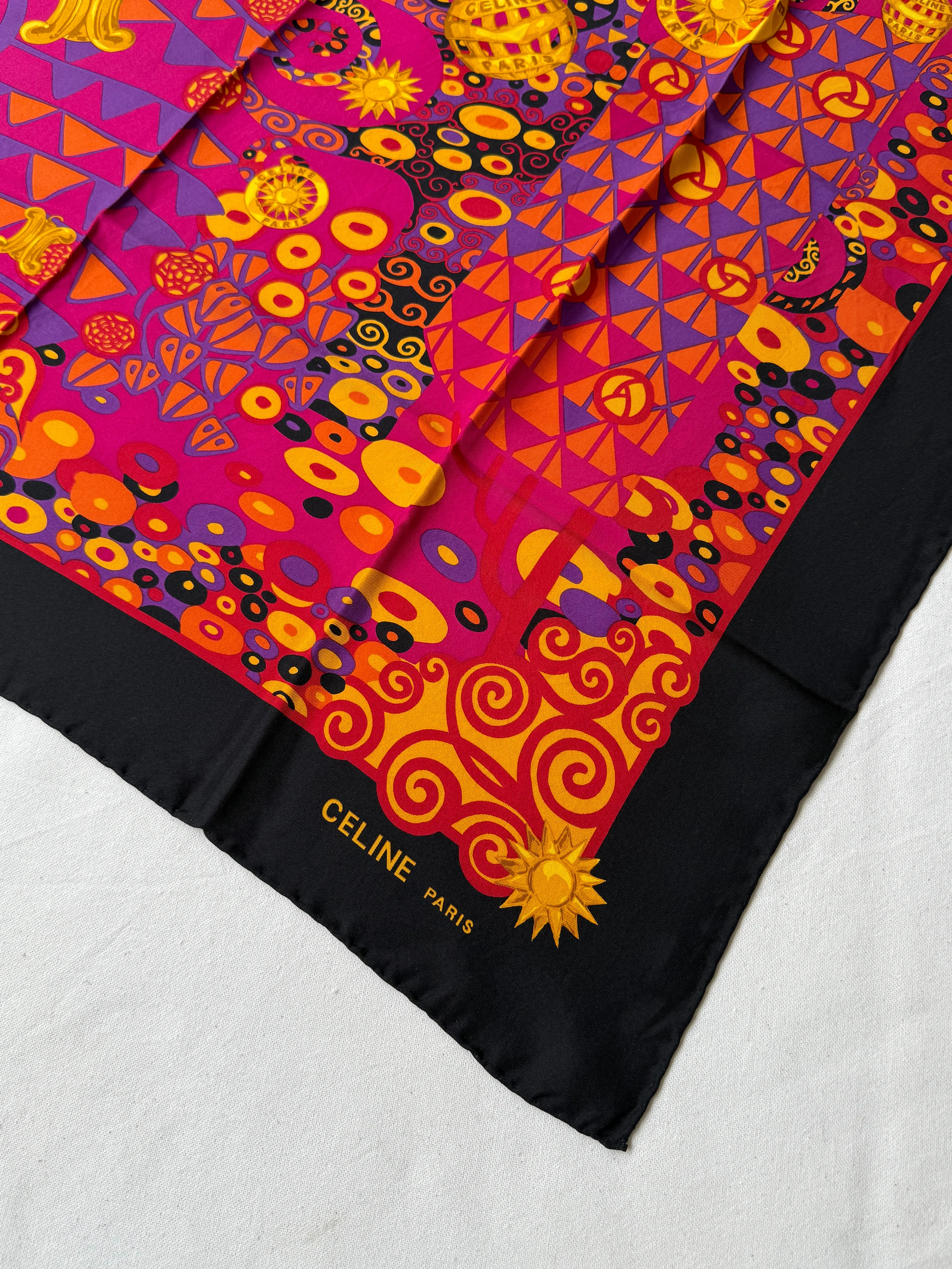 Céline - Foulard - Motifs Colorés Géométriques - Image 4