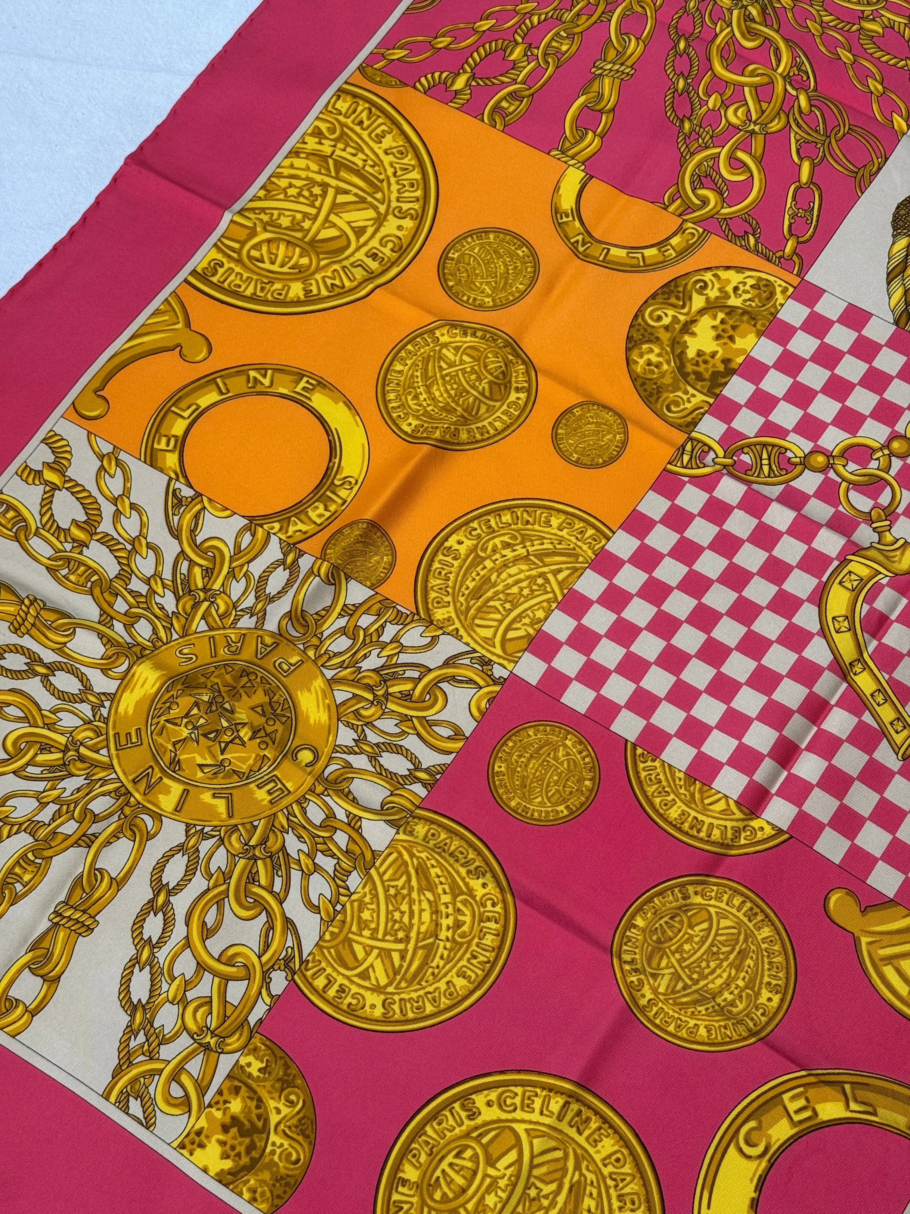 Foulard Céline – Pompons Et Médaillons - Image 5