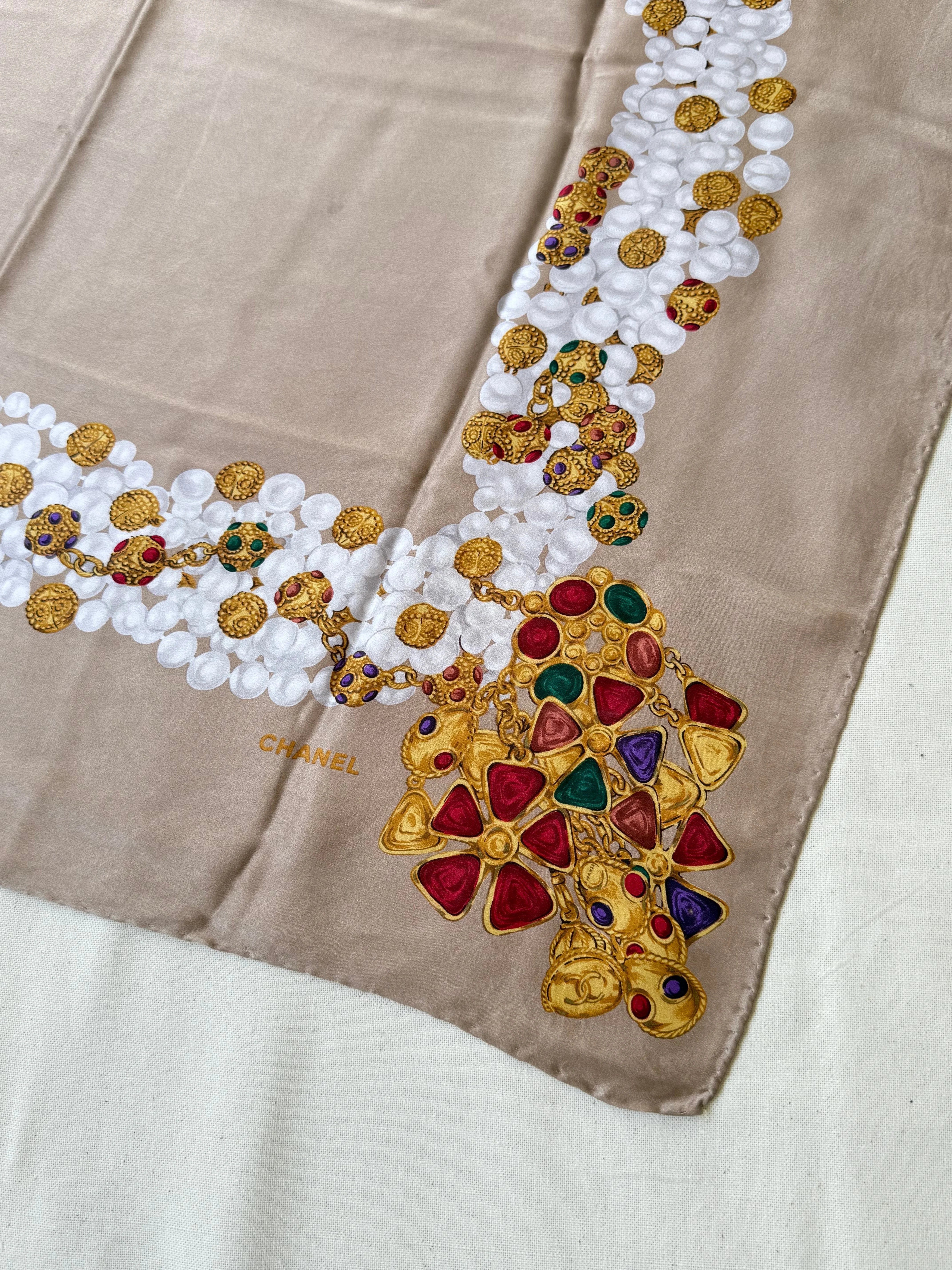 Chanel - Foulard - Modèle Beige Et Bijouteries - Image 4