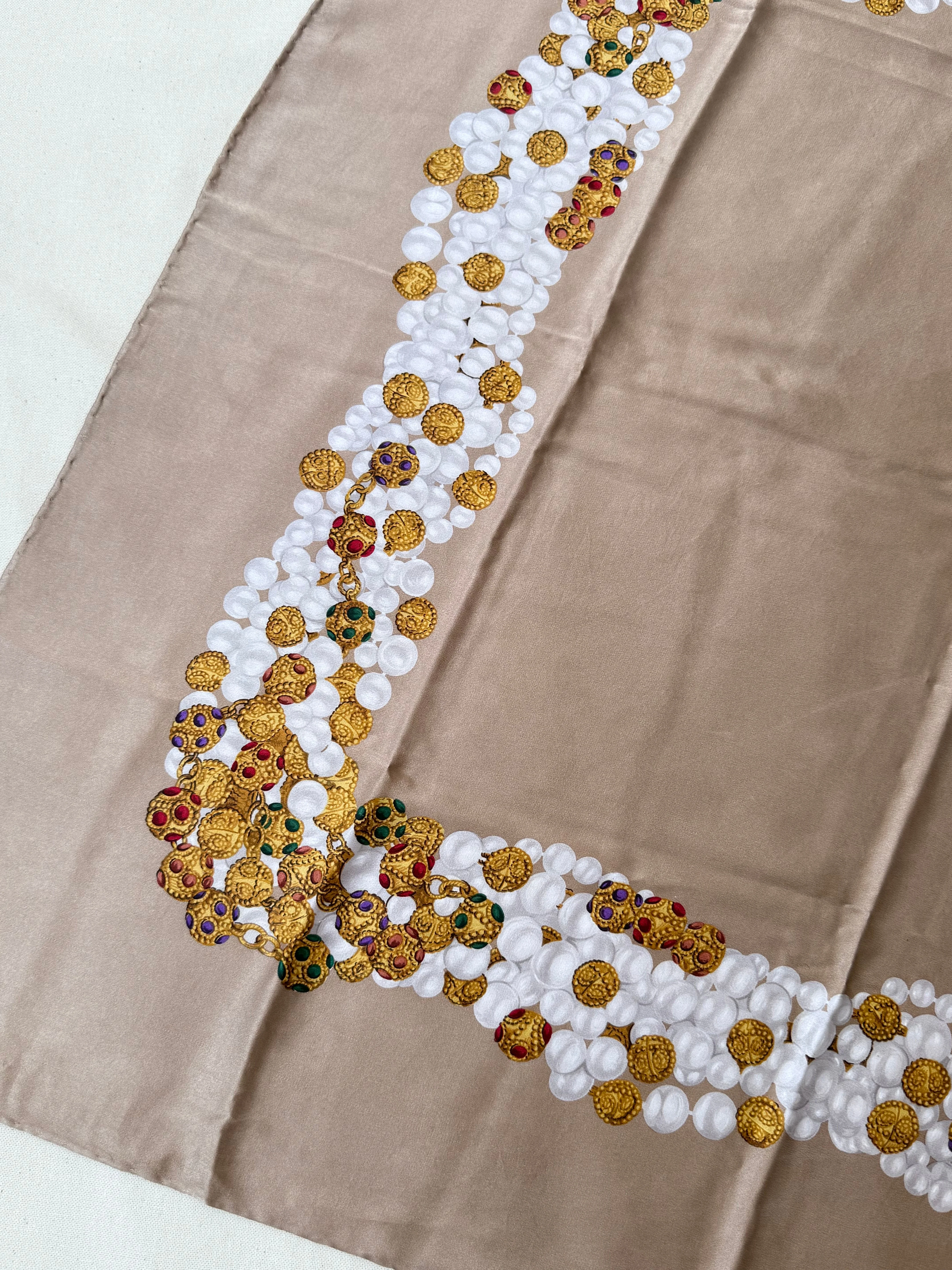 Chanel - Foulard - Modèle Beige Et Bijouteries - Image 5