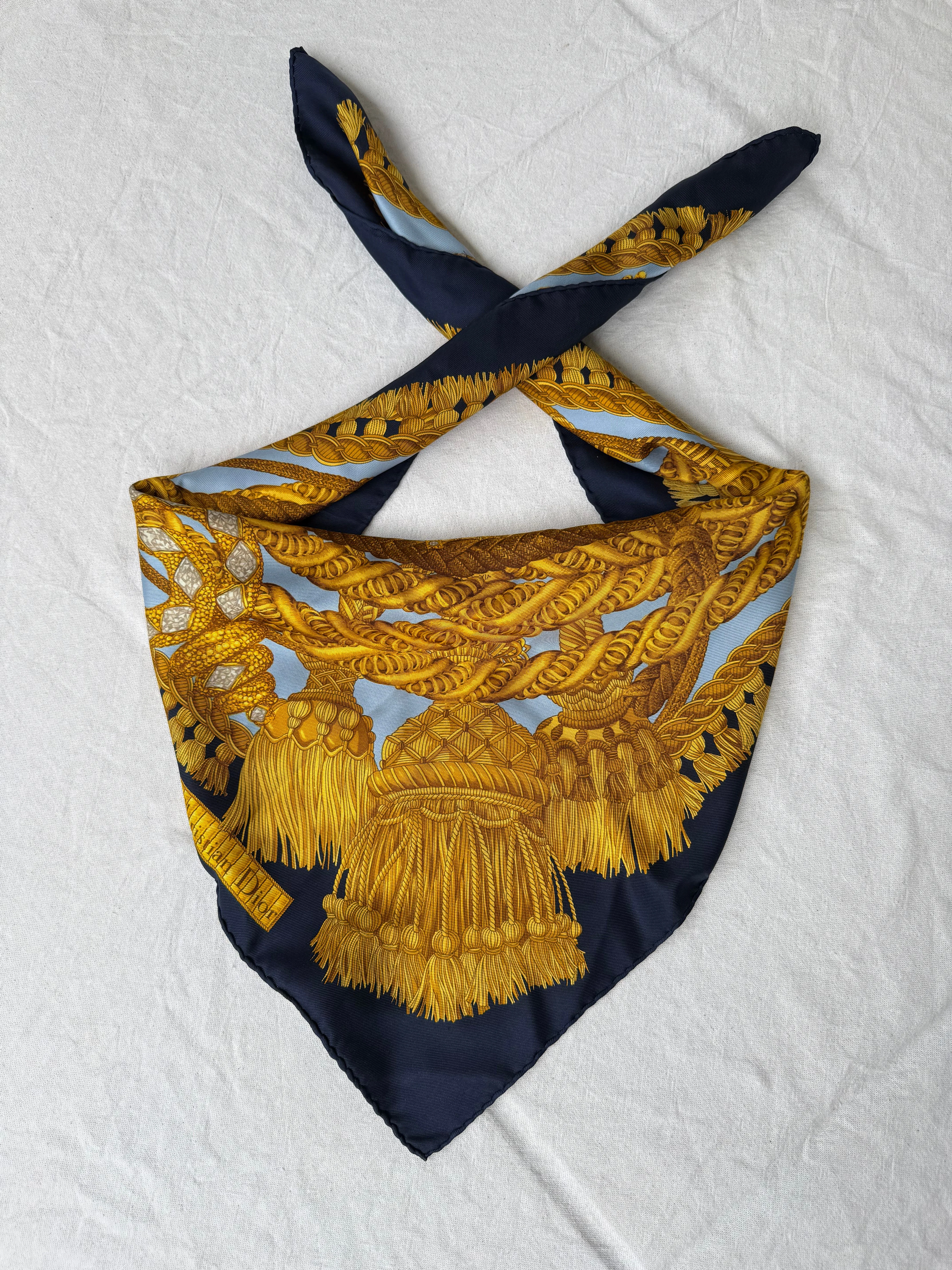 Foulard Christian Dior – Cordages Et Ornements Dorés - Image 2