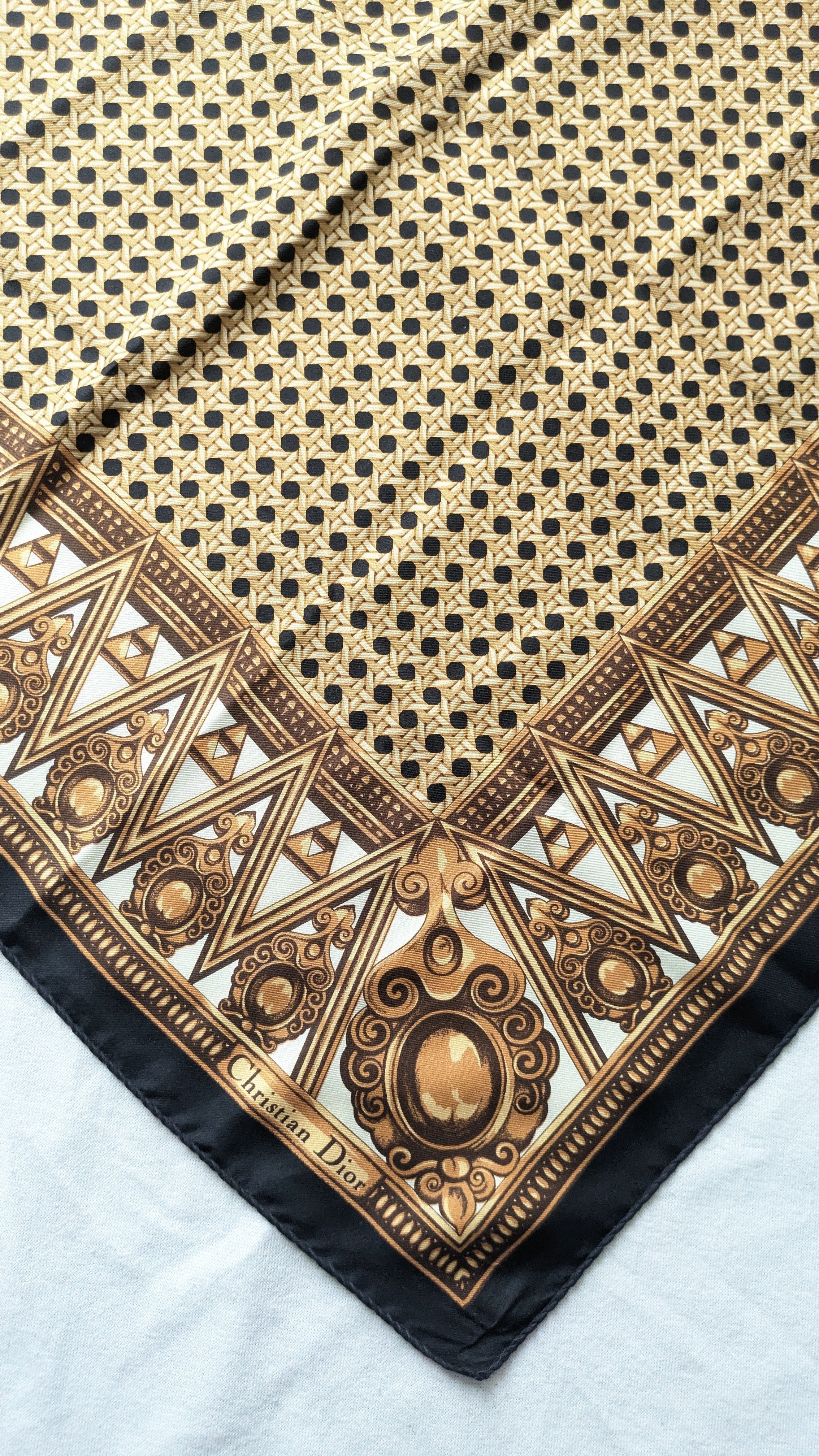 Foulard Christian Dior – Modèle Noir Doré Cannage - Image 3