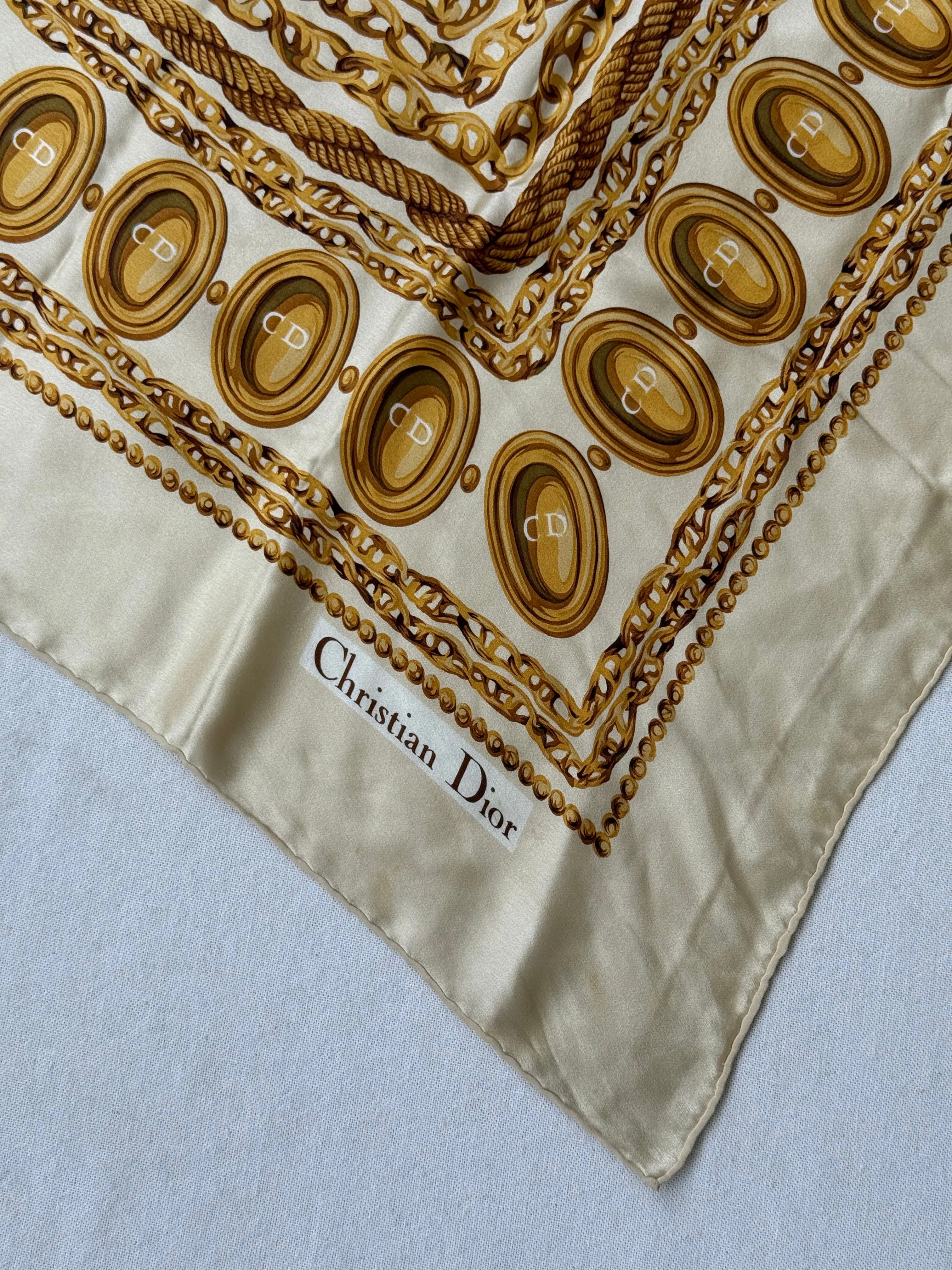 Foulard Christian Dior – Motif Chaînes Et Médaillons Cd - Image 4