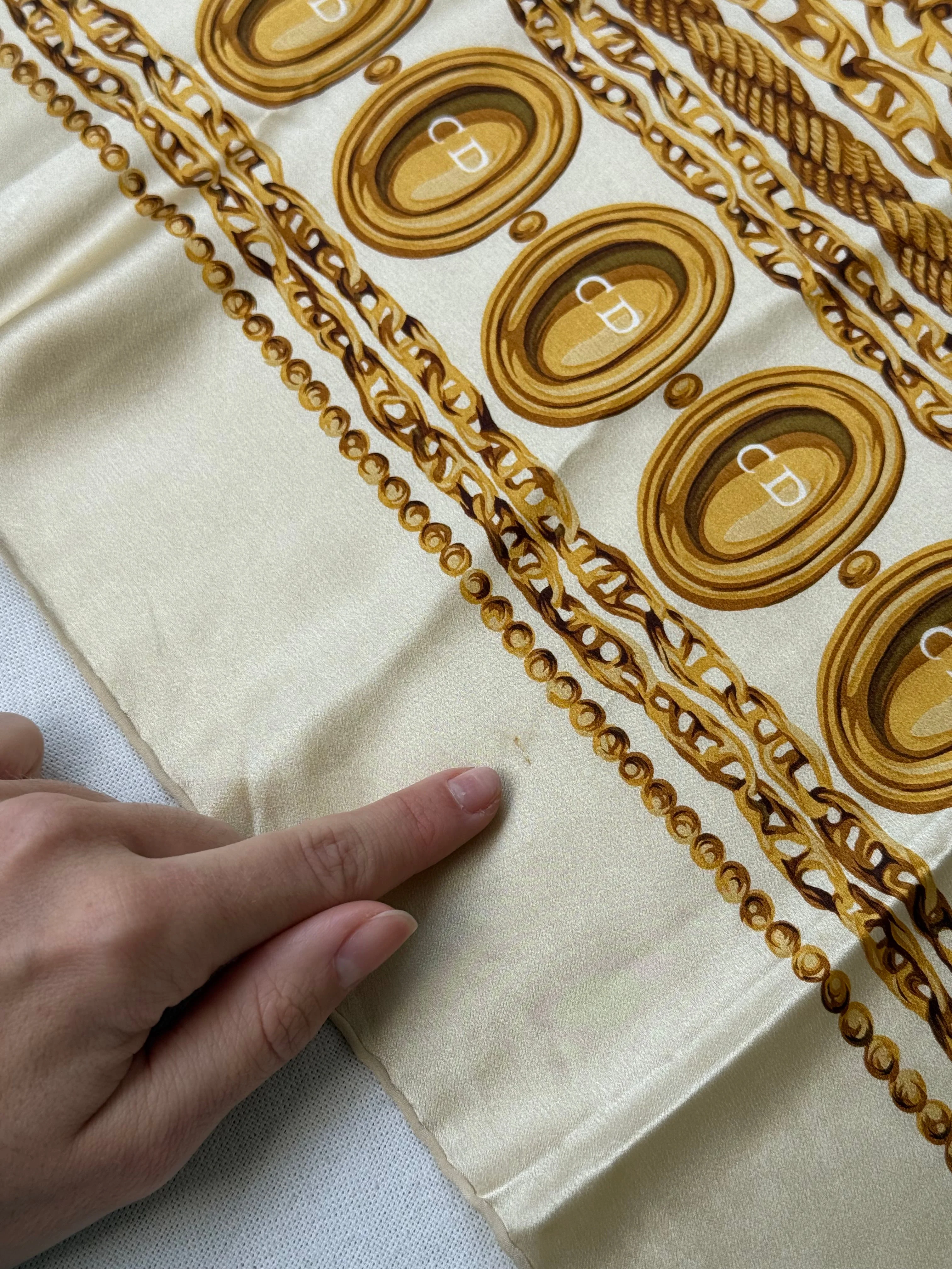 Foulard Christian Dior – Motif Chaînes Et Médaillons Cd - Image 7