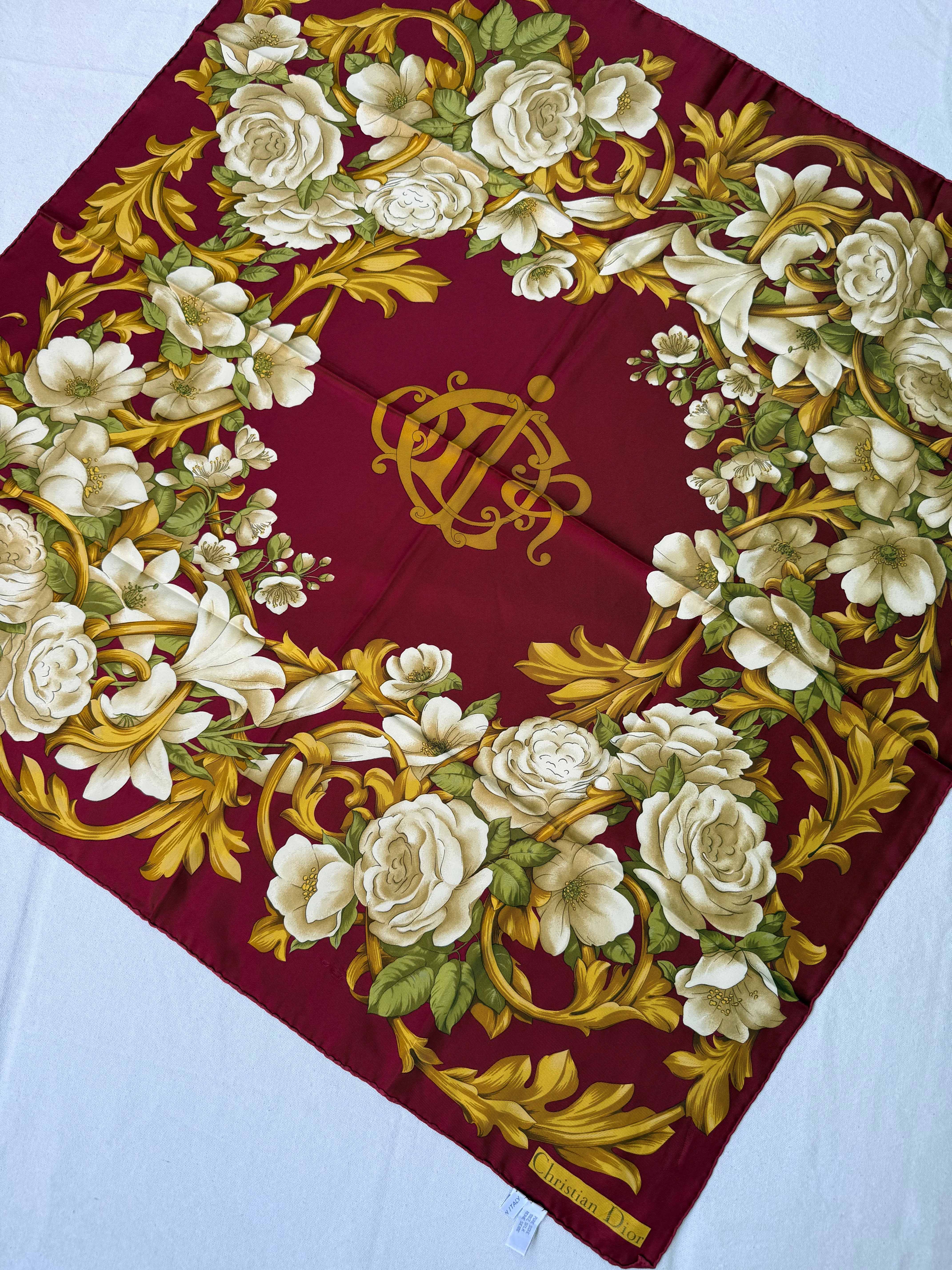 Foulard Christian Dior – Motif Floral Baroque - Image 3