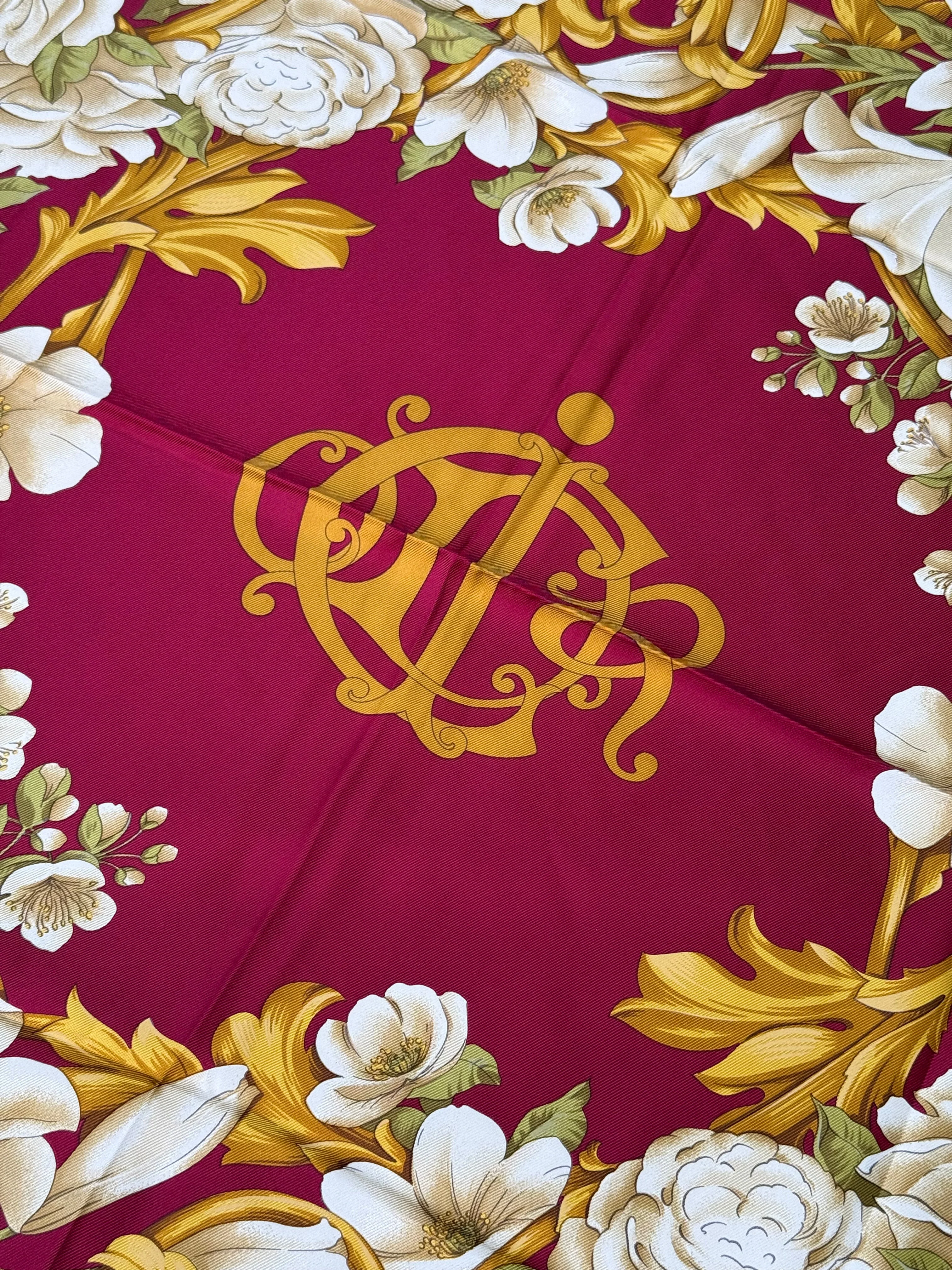 Foulard Christian Dior – Motif Floral Baroque - Image 5