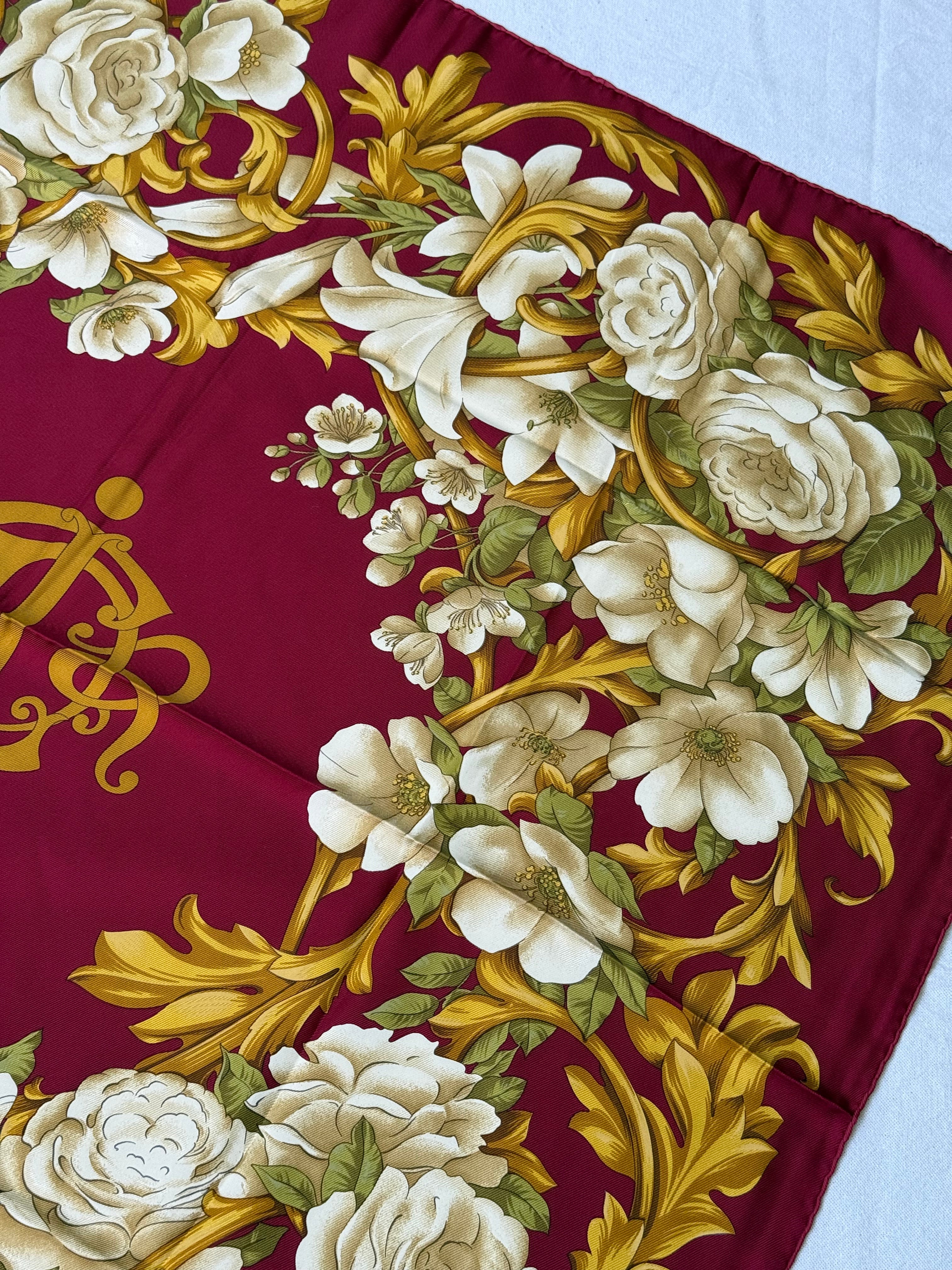 Foulard Christian Dior – Motif Floral Baroque - Image 7