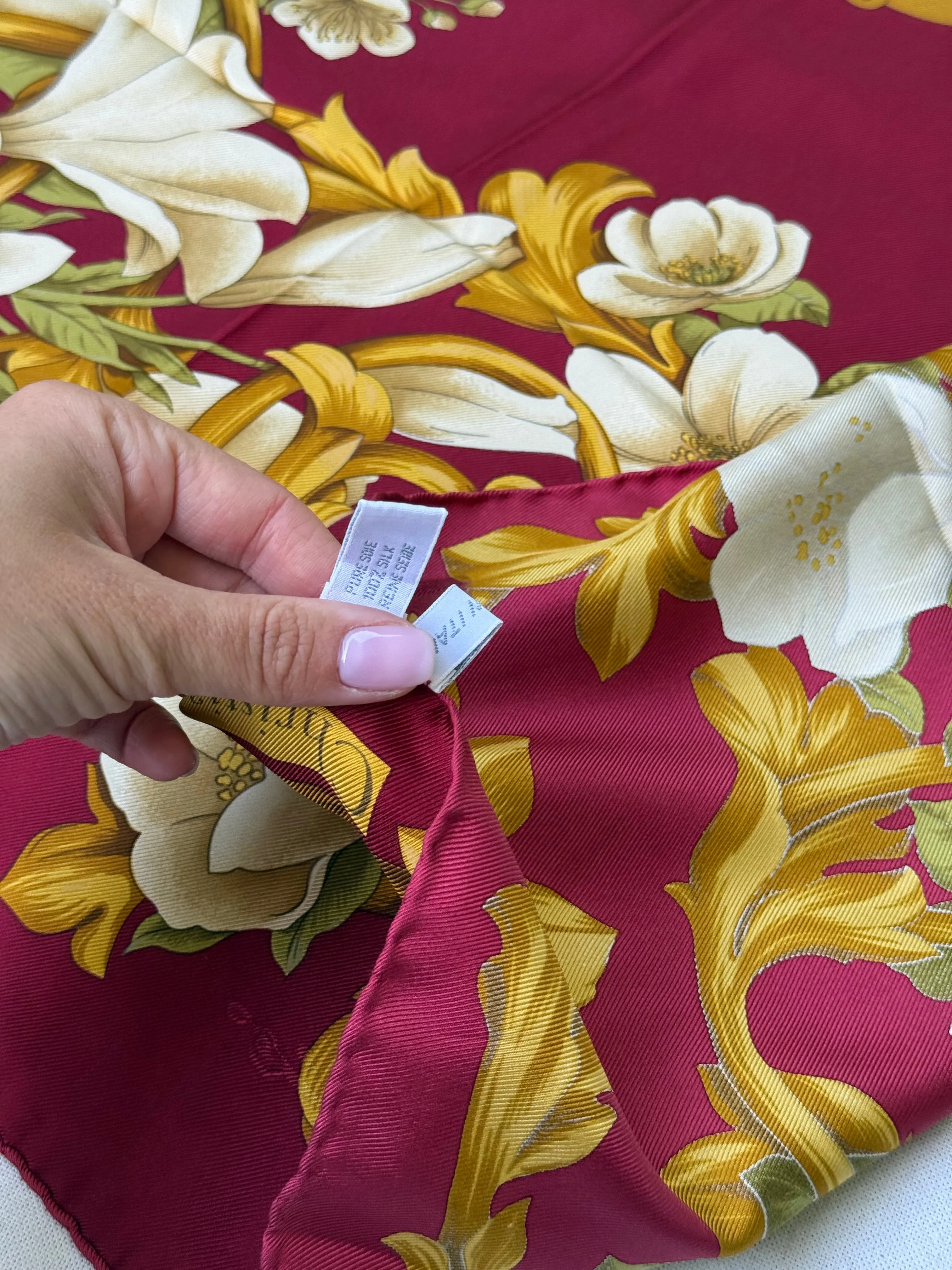 Foulard Christian Dior – Motif Floral Baroque - Image 8
