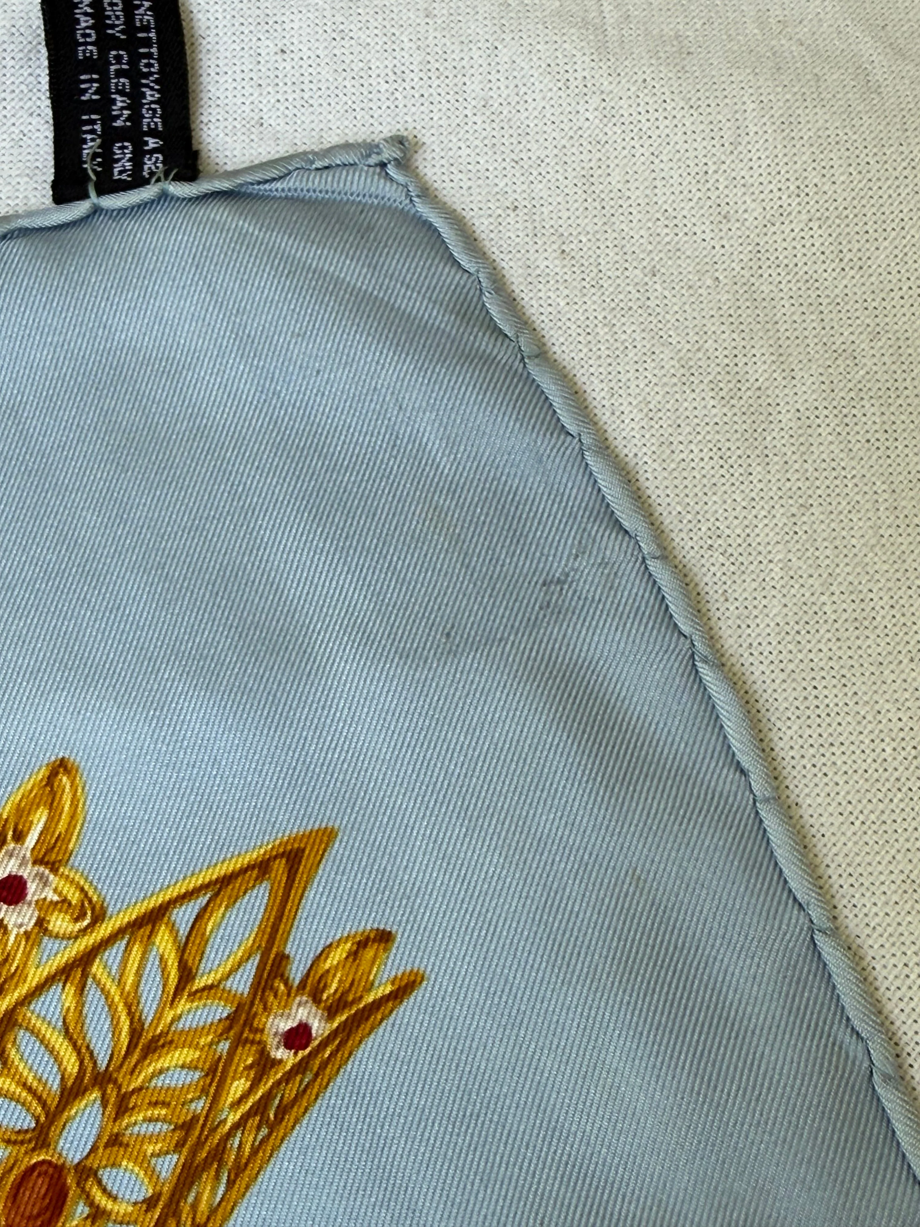 Foulard Christian Dior – Motifs Bijoux Et Couronnes - Image 7