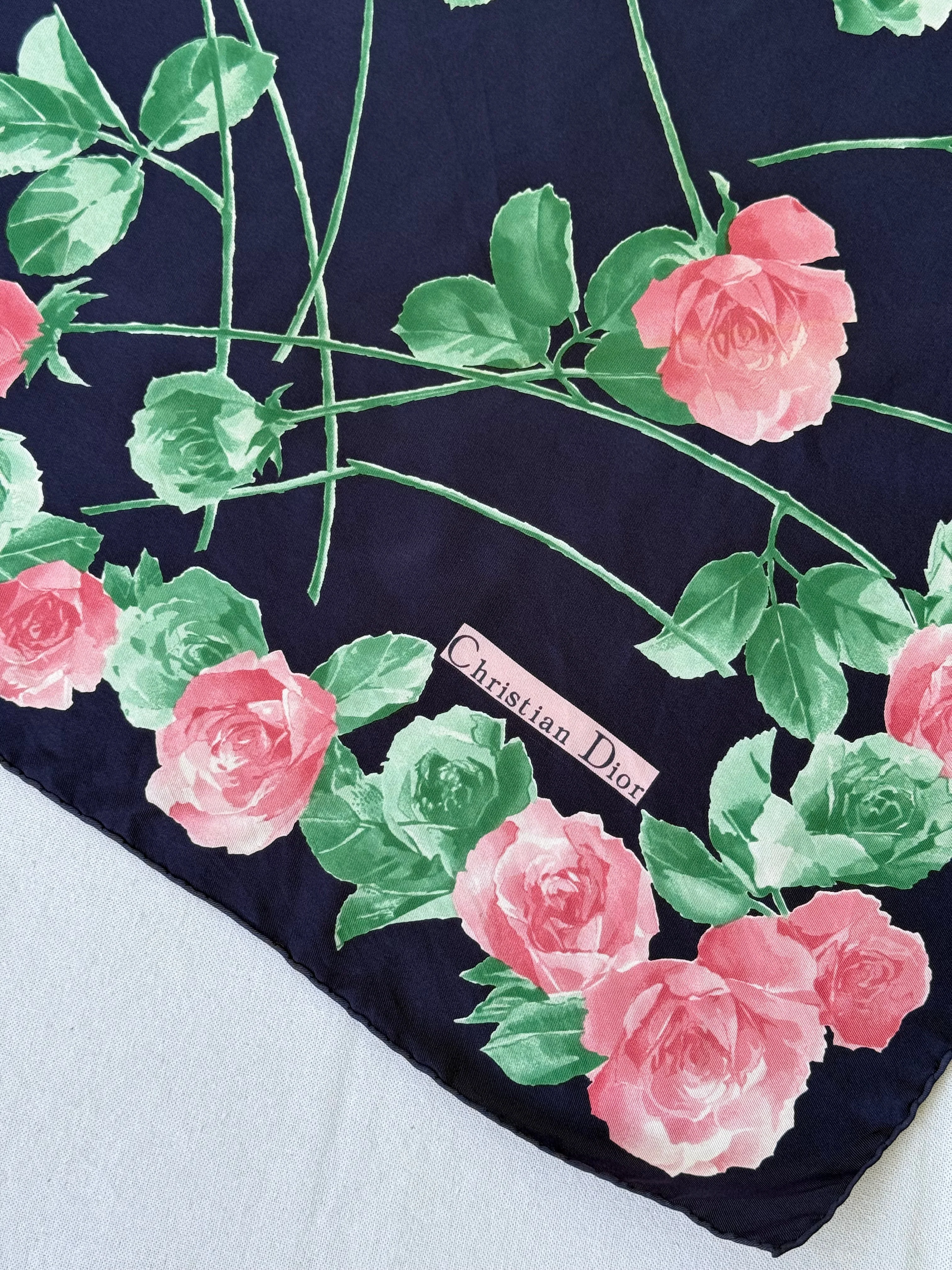 Foulard Christian Dior – Motifs Floraux - Image 4