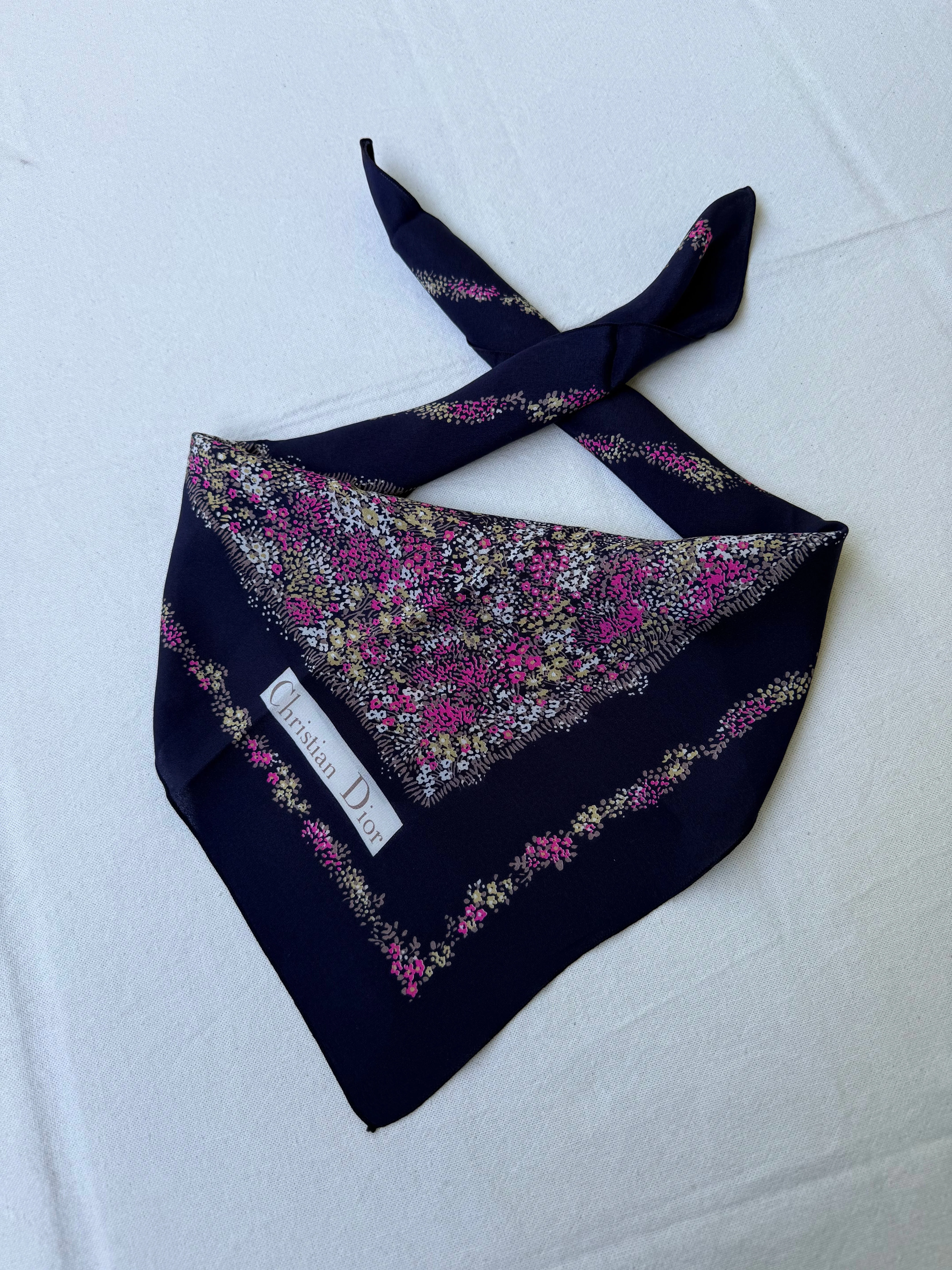 Foulard Christian Dior – Motifs Floraux - Image 2