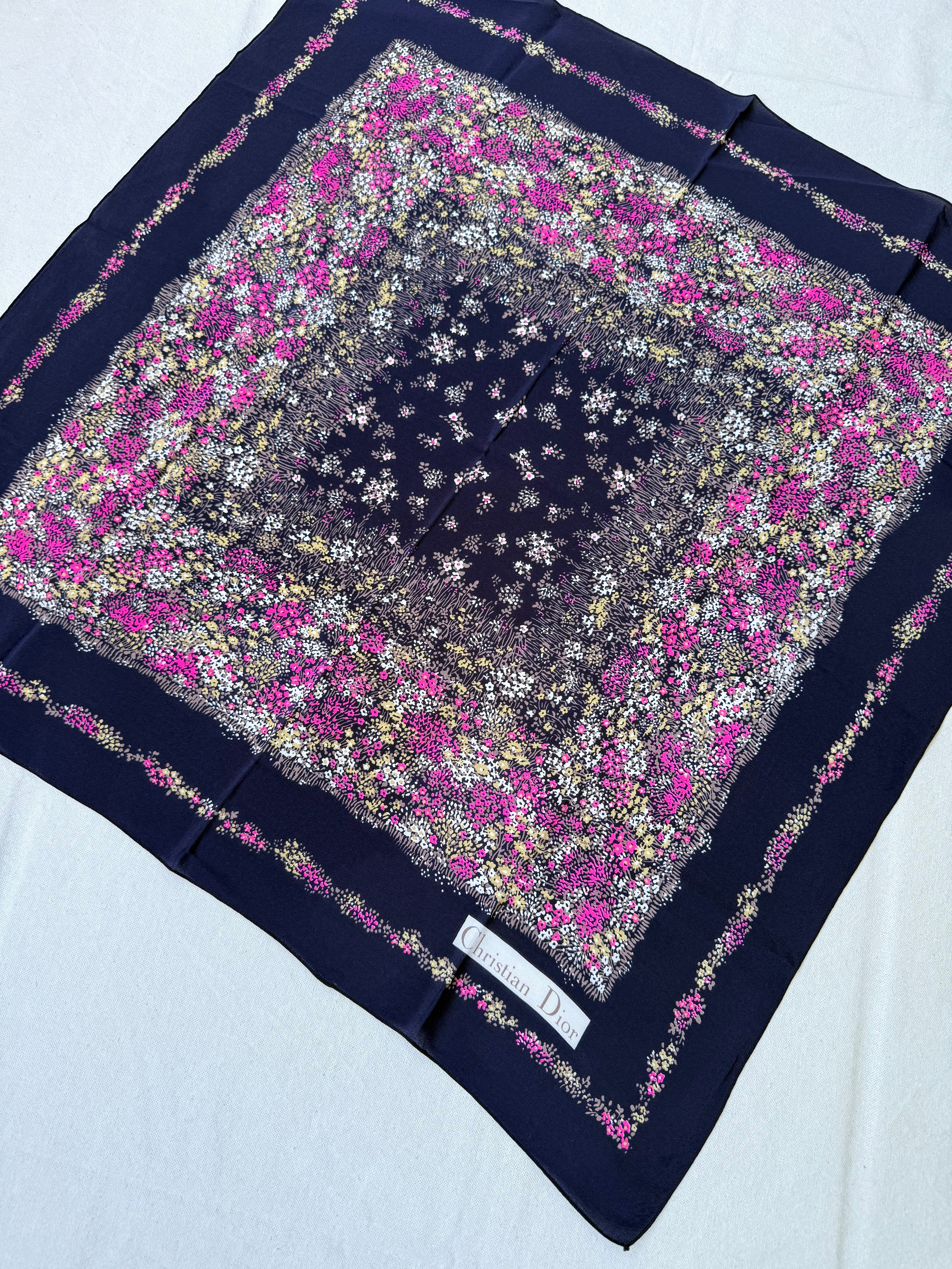 Foulard Christian Dior – Motifs Floraux - Image 3