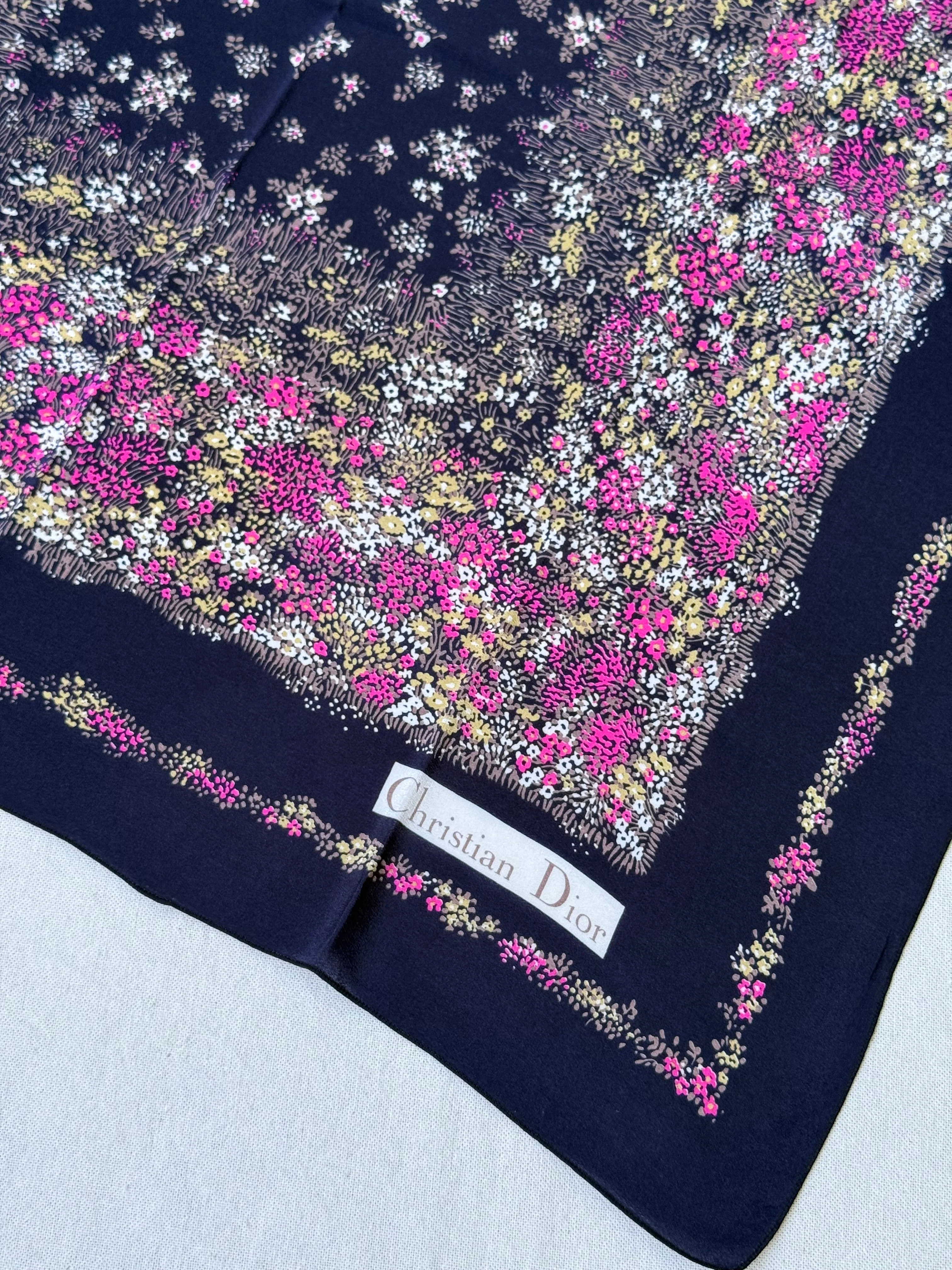 Foulard Christian Dior – Motifs Floraux - Image 4