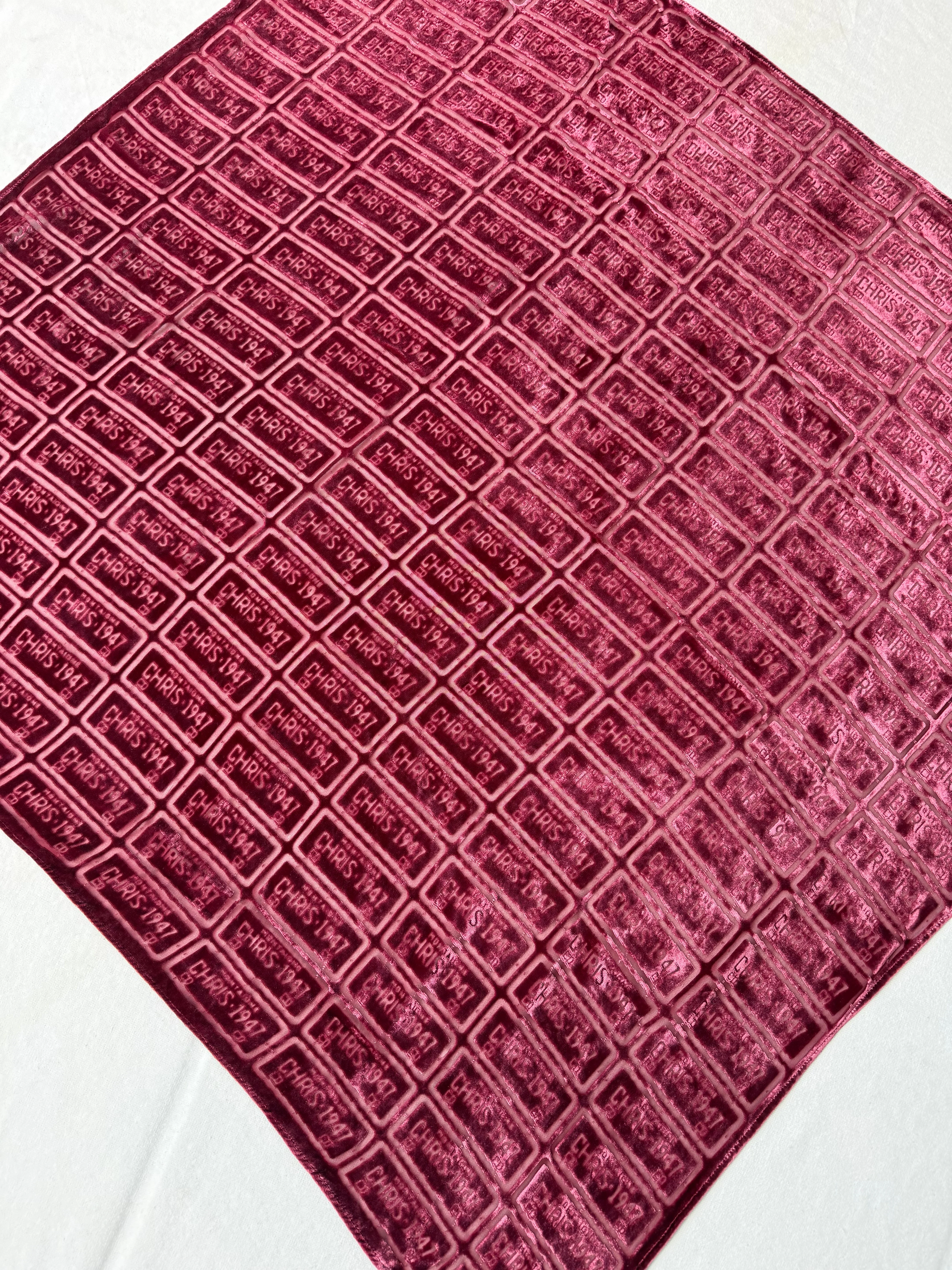 Foulard Christian Dior – Velours Bordeaux - Image 3