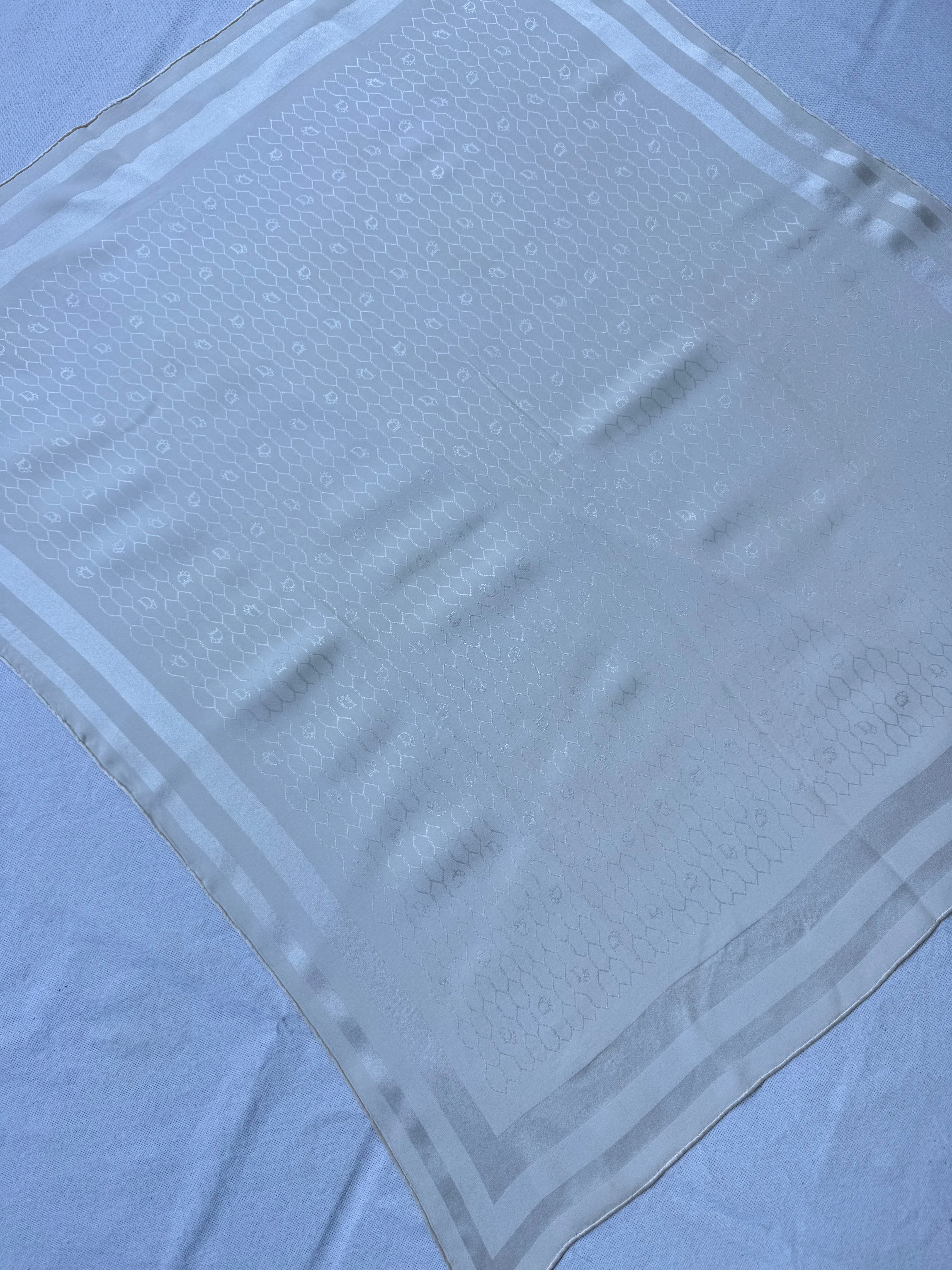 Foulard Christian Dior Vintage – Monogramme Ton Sur Ton - Image 3