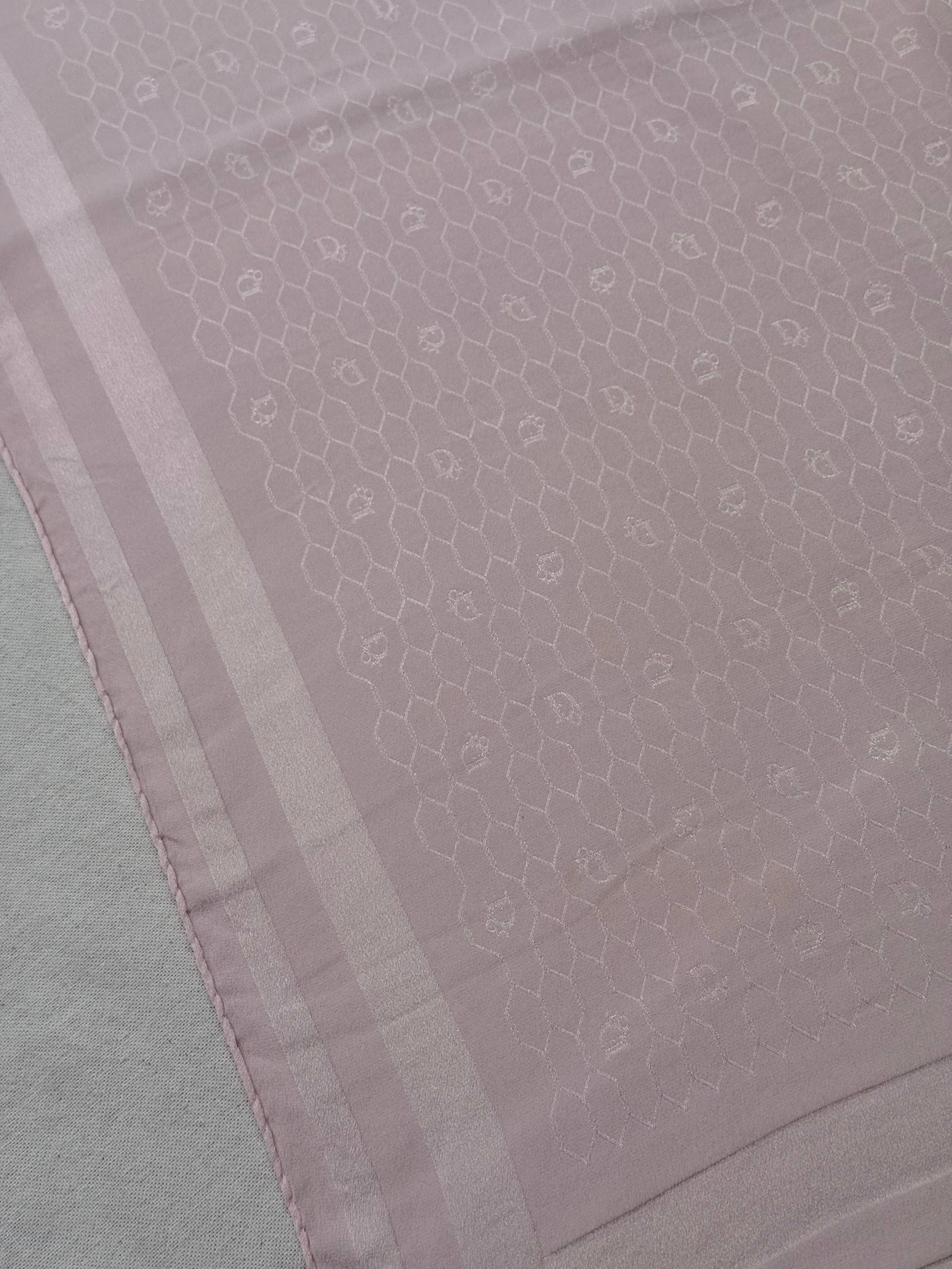 Foulard Christian Dior Vintage – Monogramme Ton Sur Ton Rose - Image 4