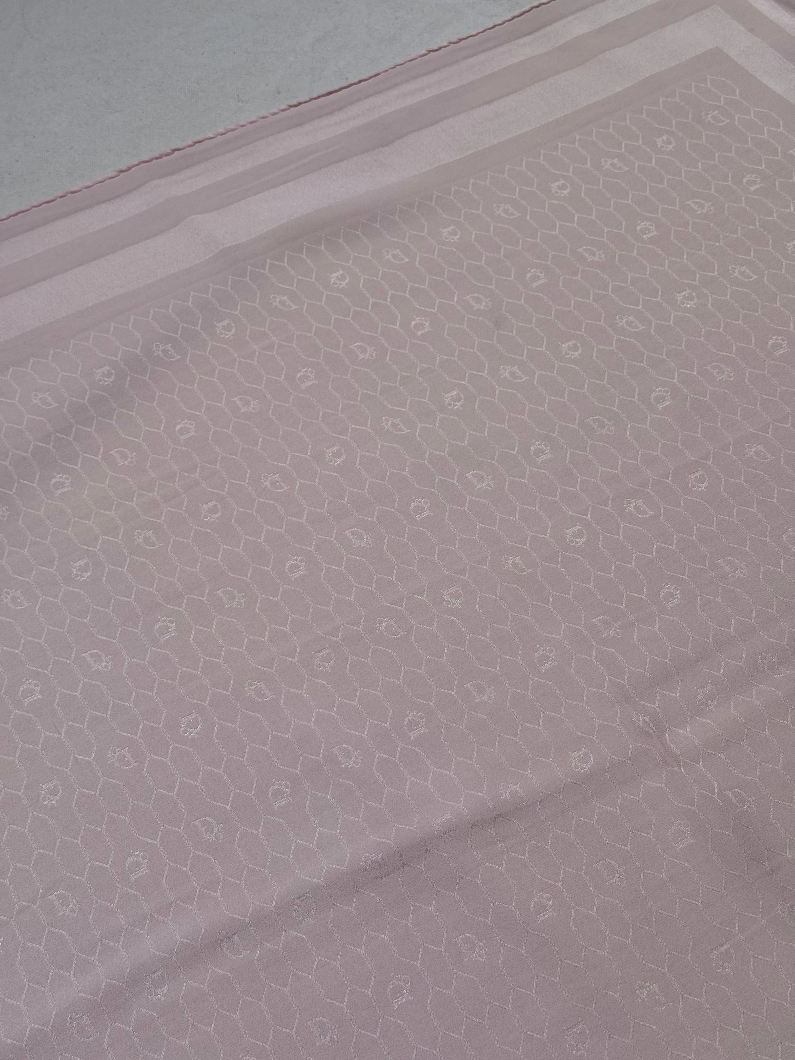 Foulard Christian Dior Vintage – Monogramme Ton Sur Ton Rose - Image 5