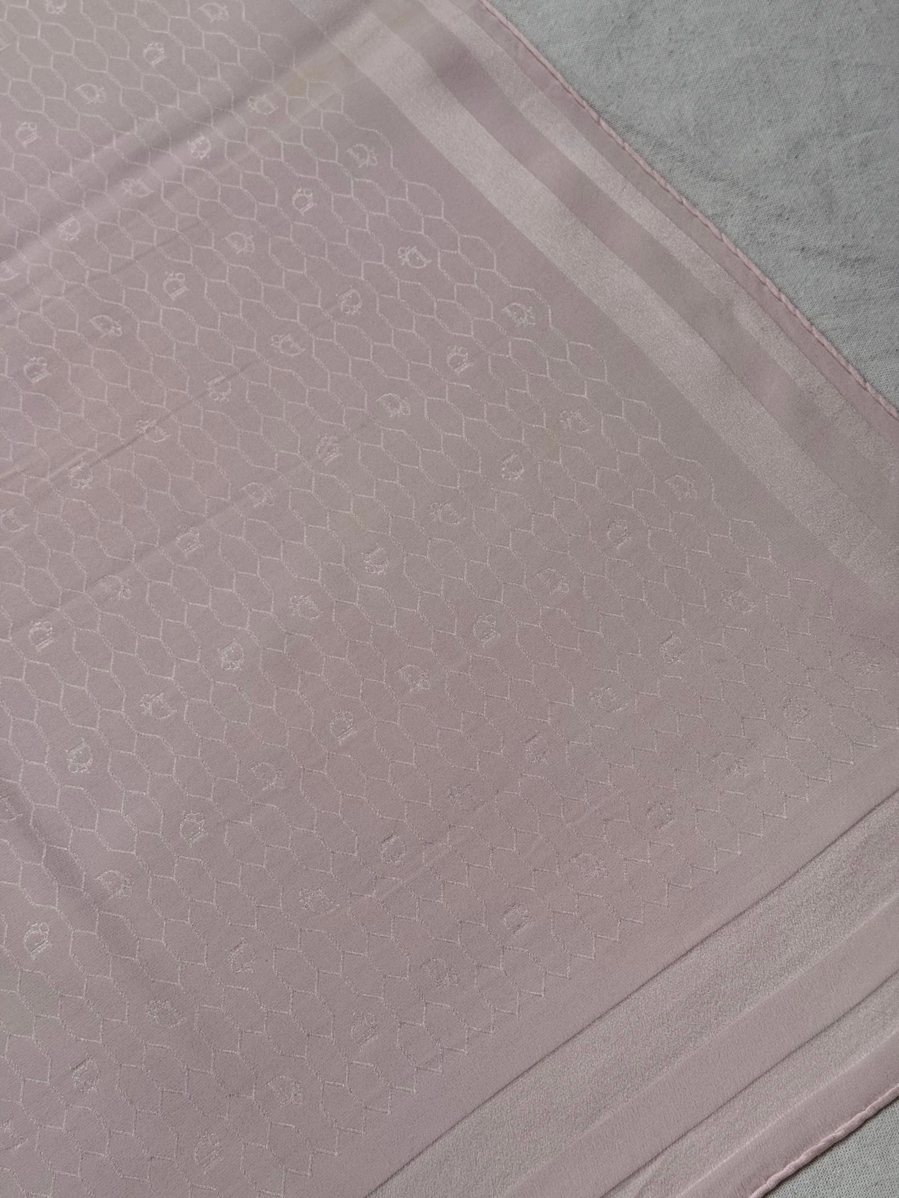 Foulard Christian Dior Vintage – Monogramme Ton Sur Ton Rose - Image 6