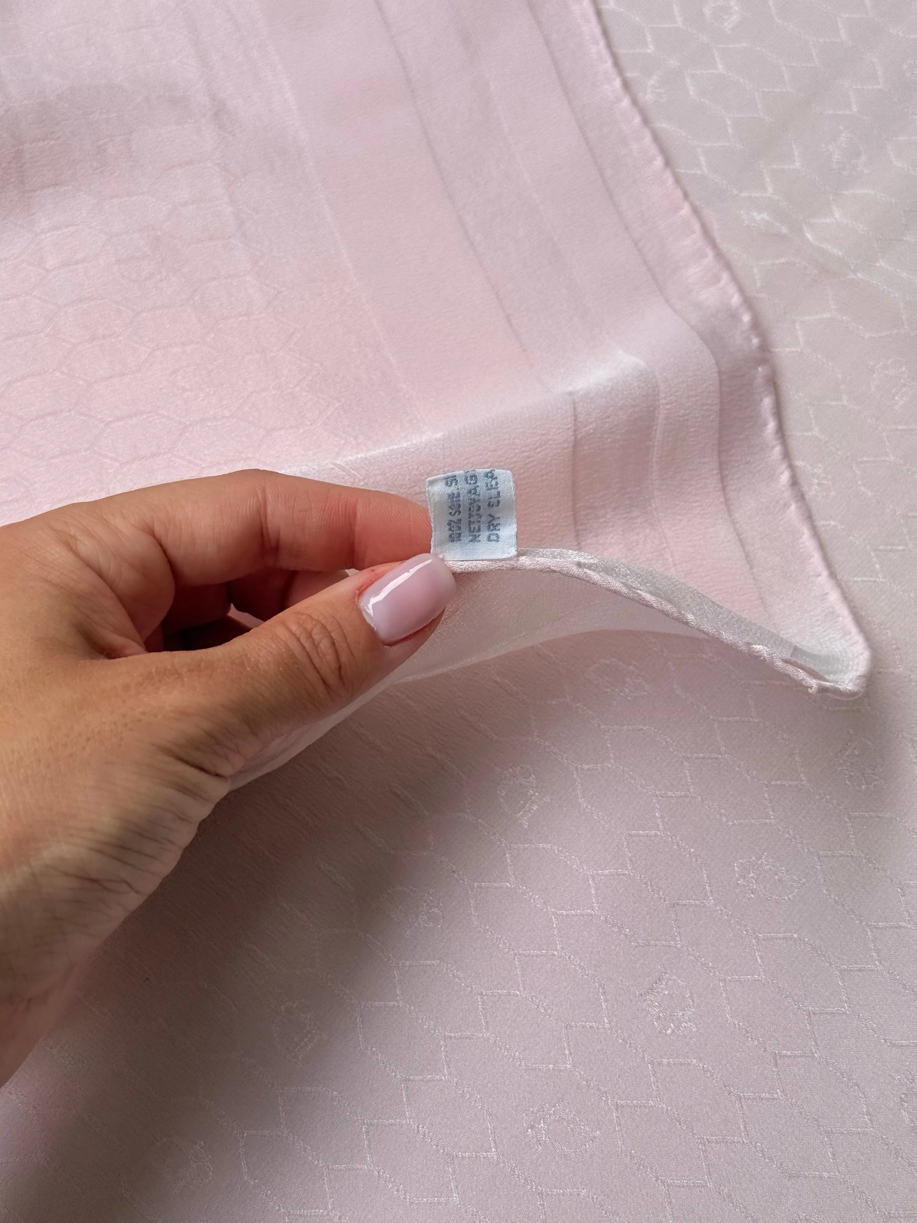 Foulard Christian Dior Vintage – Monogramme Ton Sur Ton Rose - Image 8