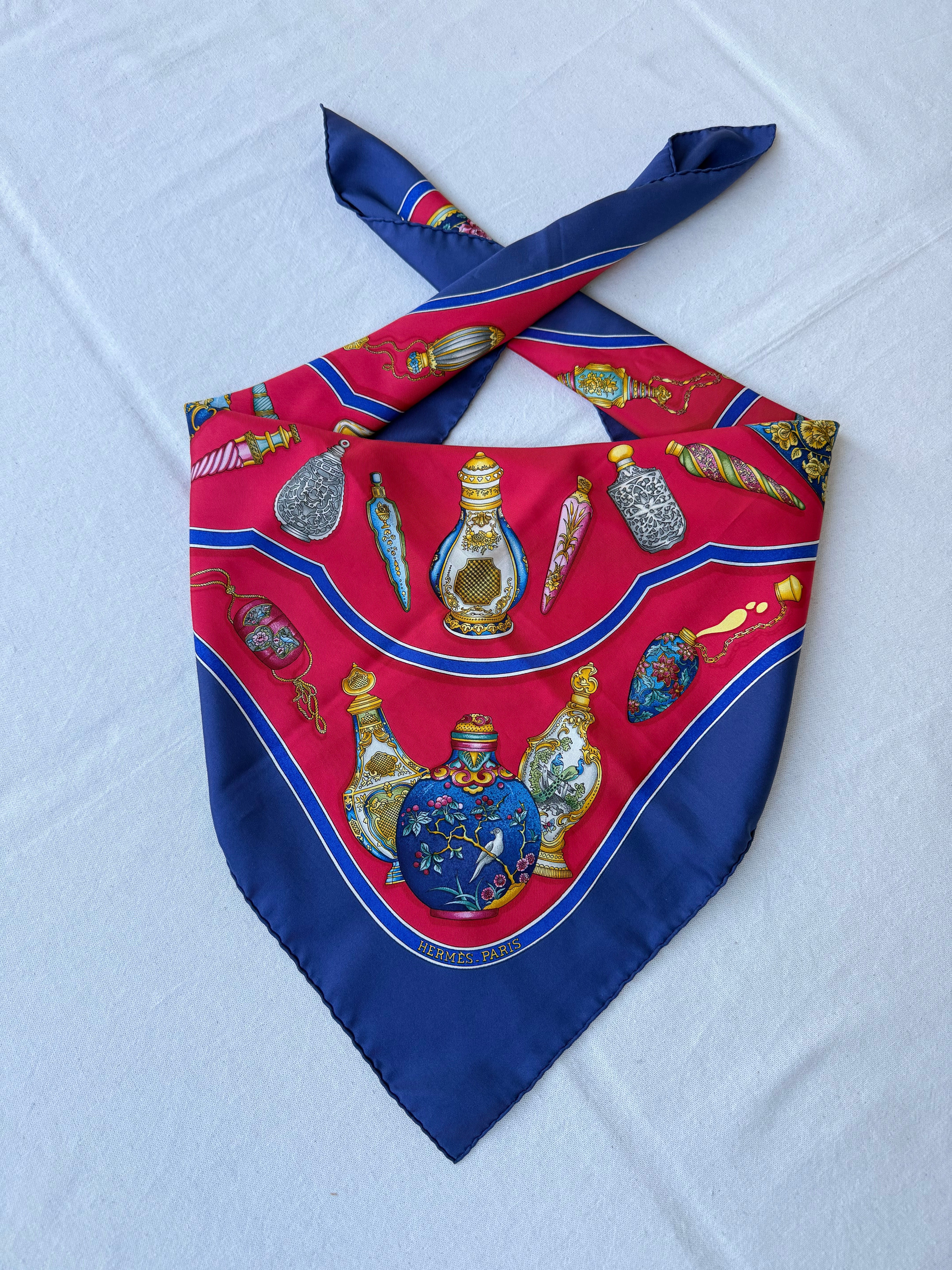 Foulard Hermès – Modèle Flacons - Image 2