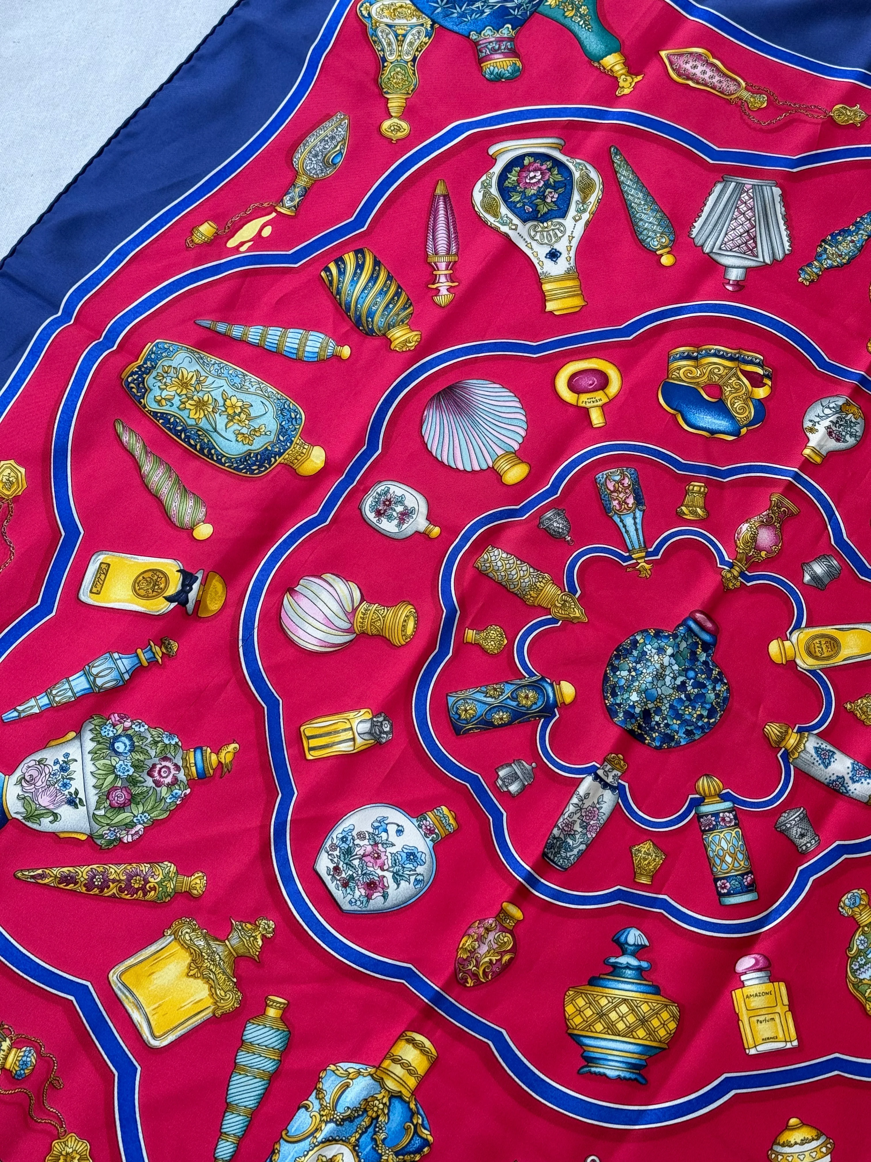 Foulard Hermès – Modèle Flacons - Image 7