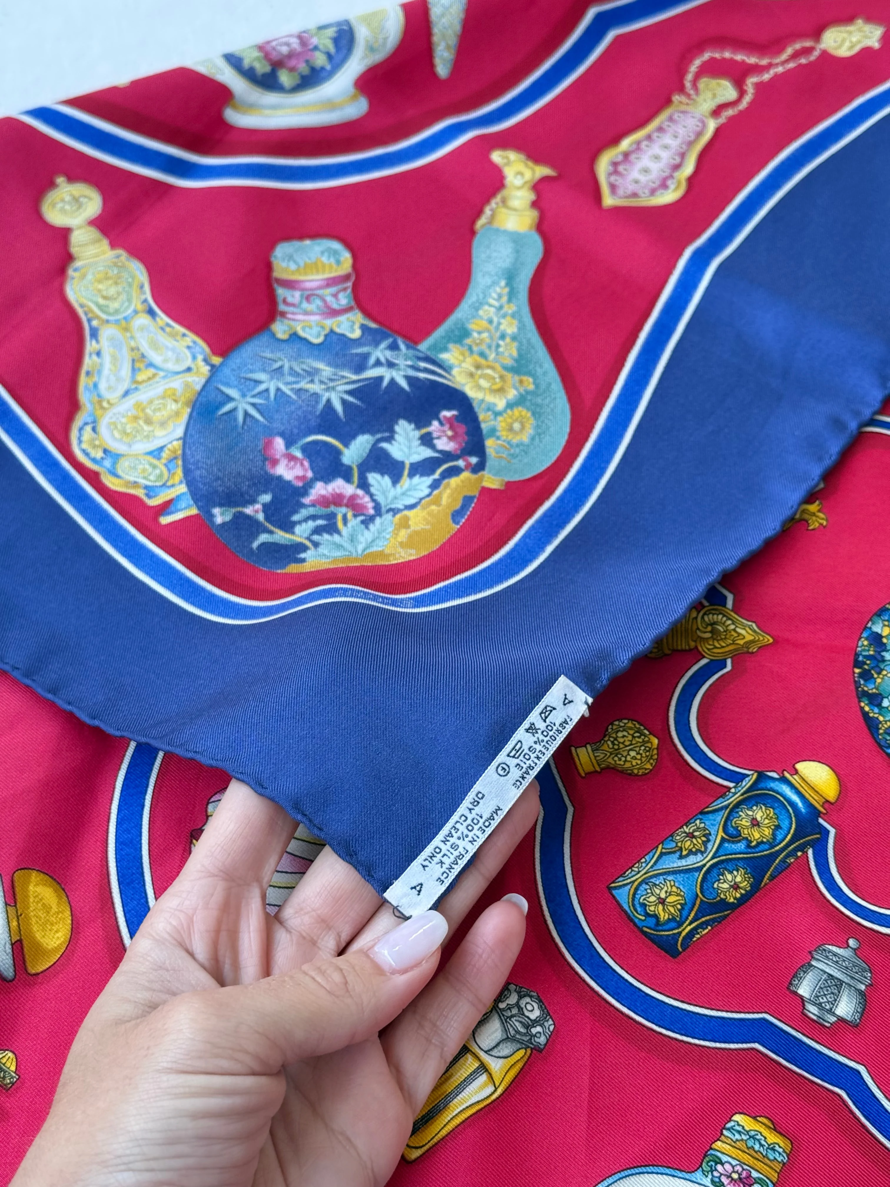 Foulard Hermès – Modèle Flacons - Image 8