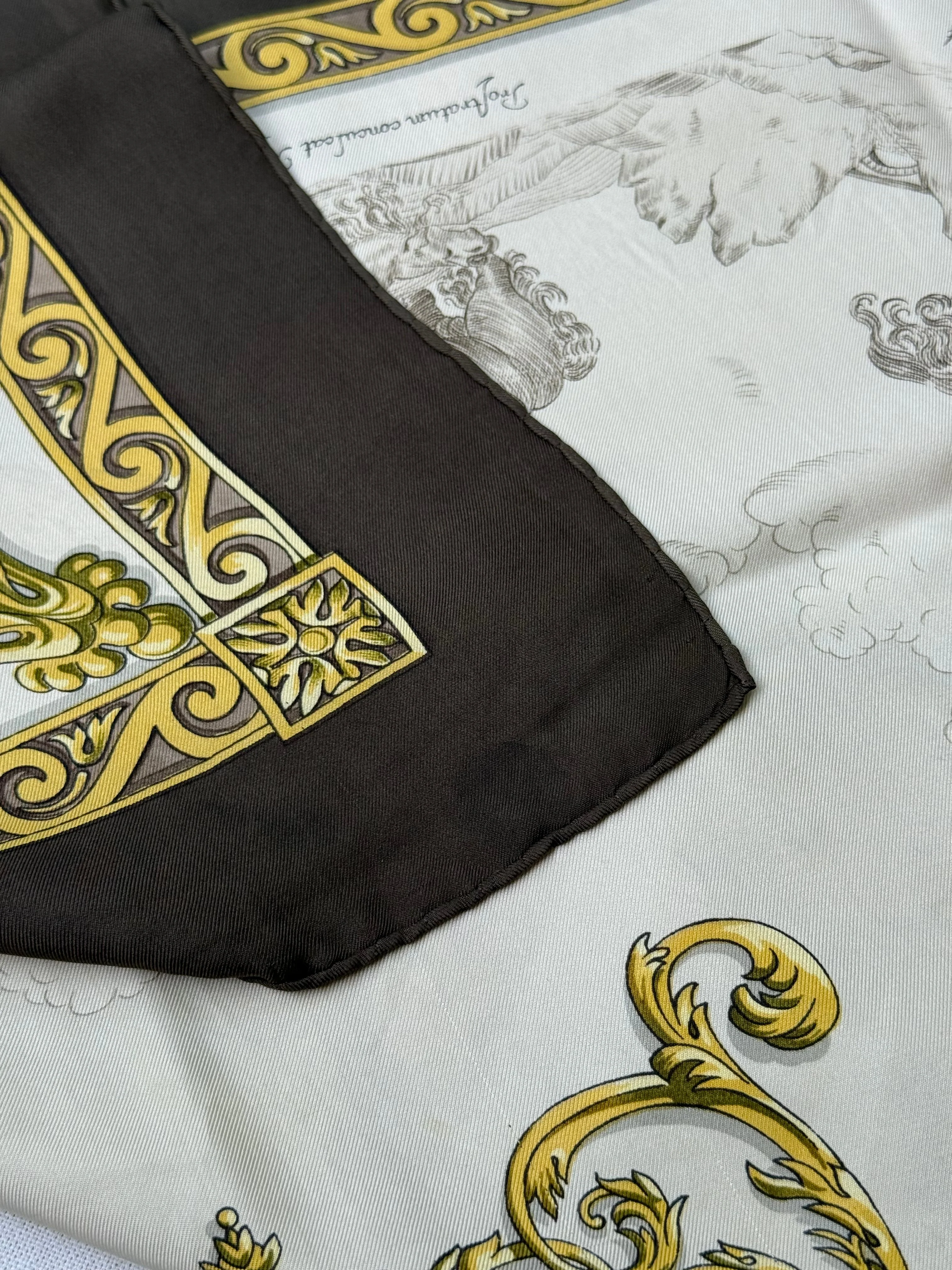 Foulard Hermès – Modèle Courbettes Et Cabrioles - Image 8