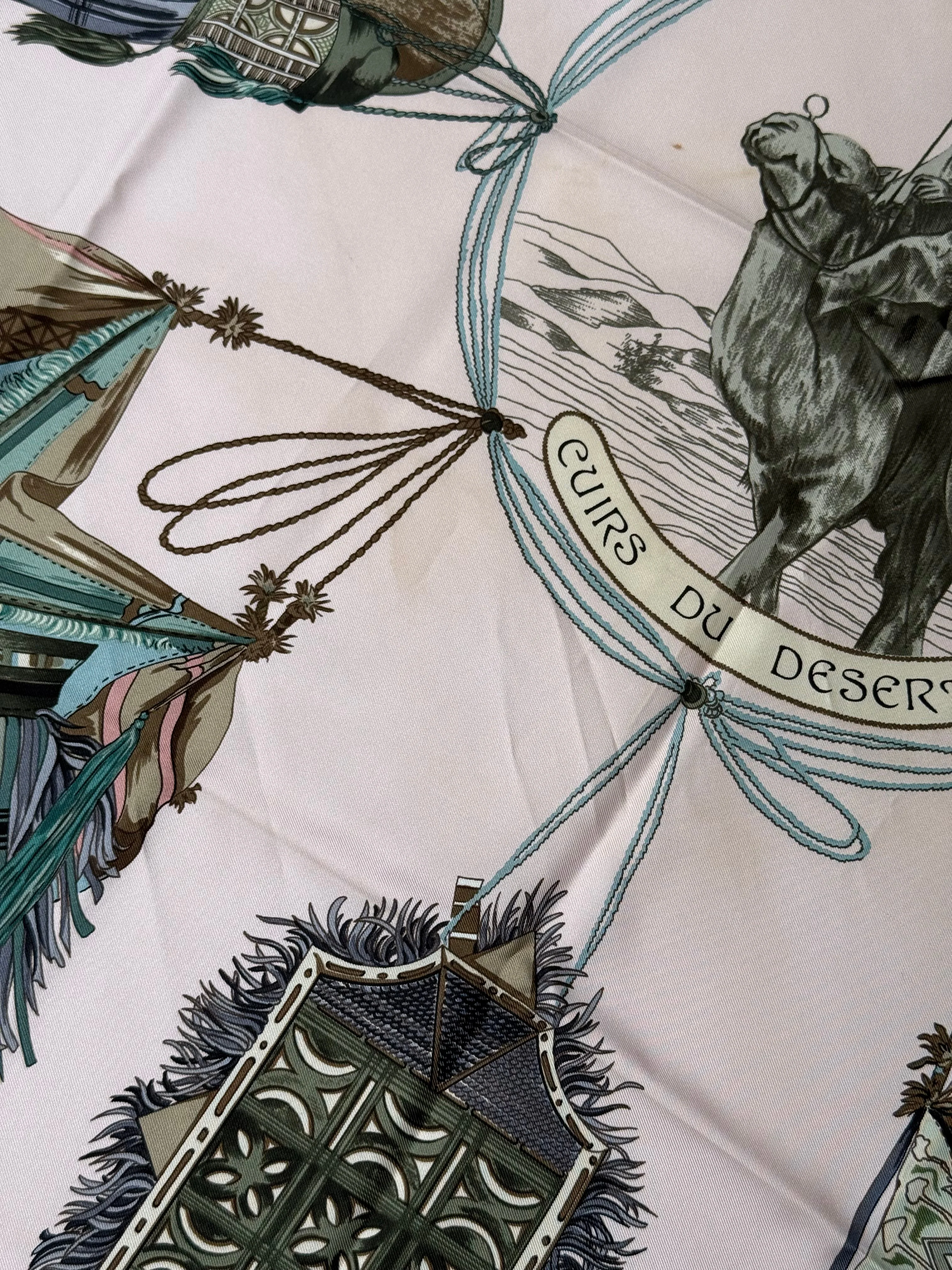 Foulard Hermès – Modèle Cuirs Du Désert - Image 5