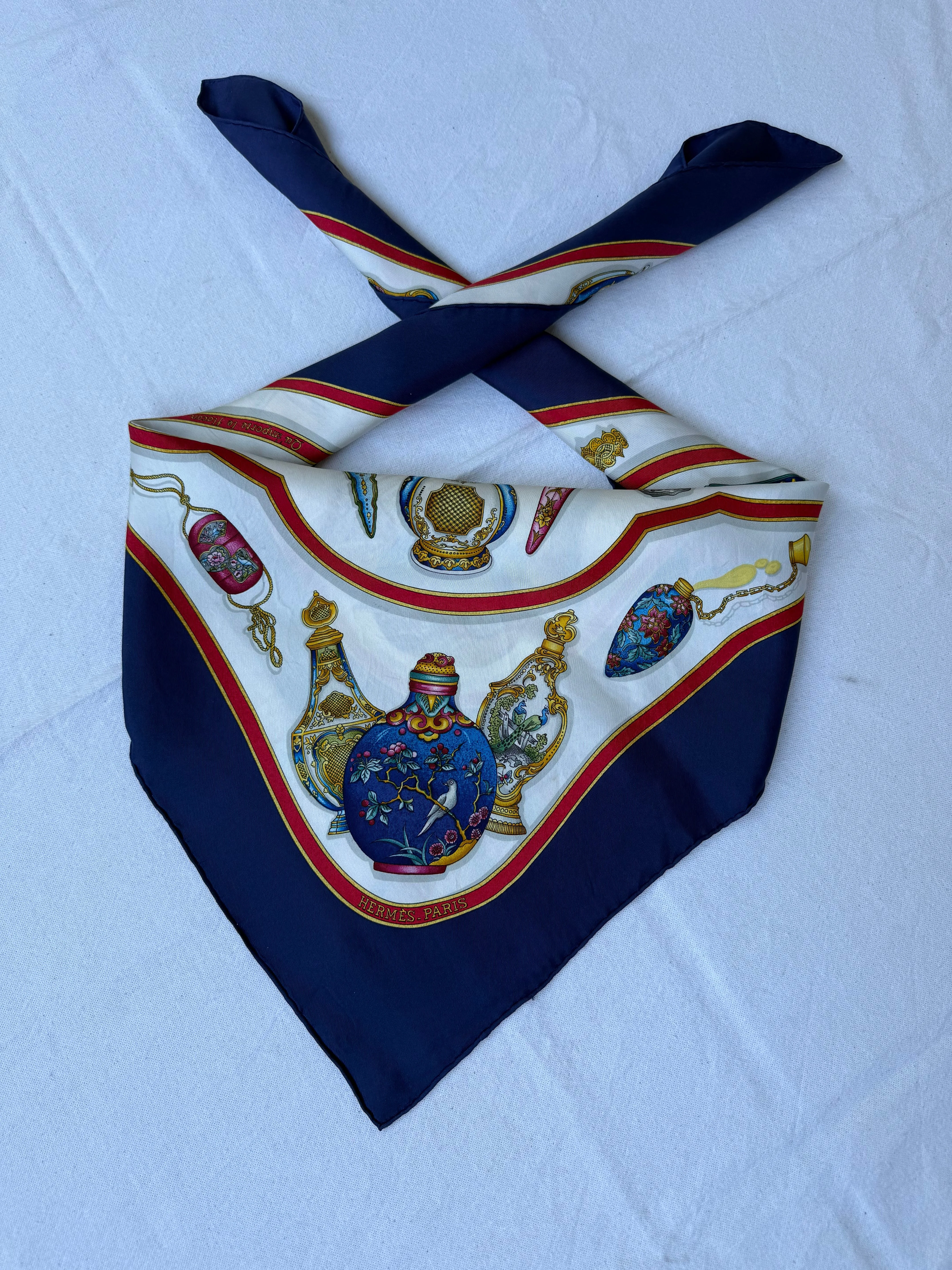Foulard Hermès – Modèle Flacons - Image 2