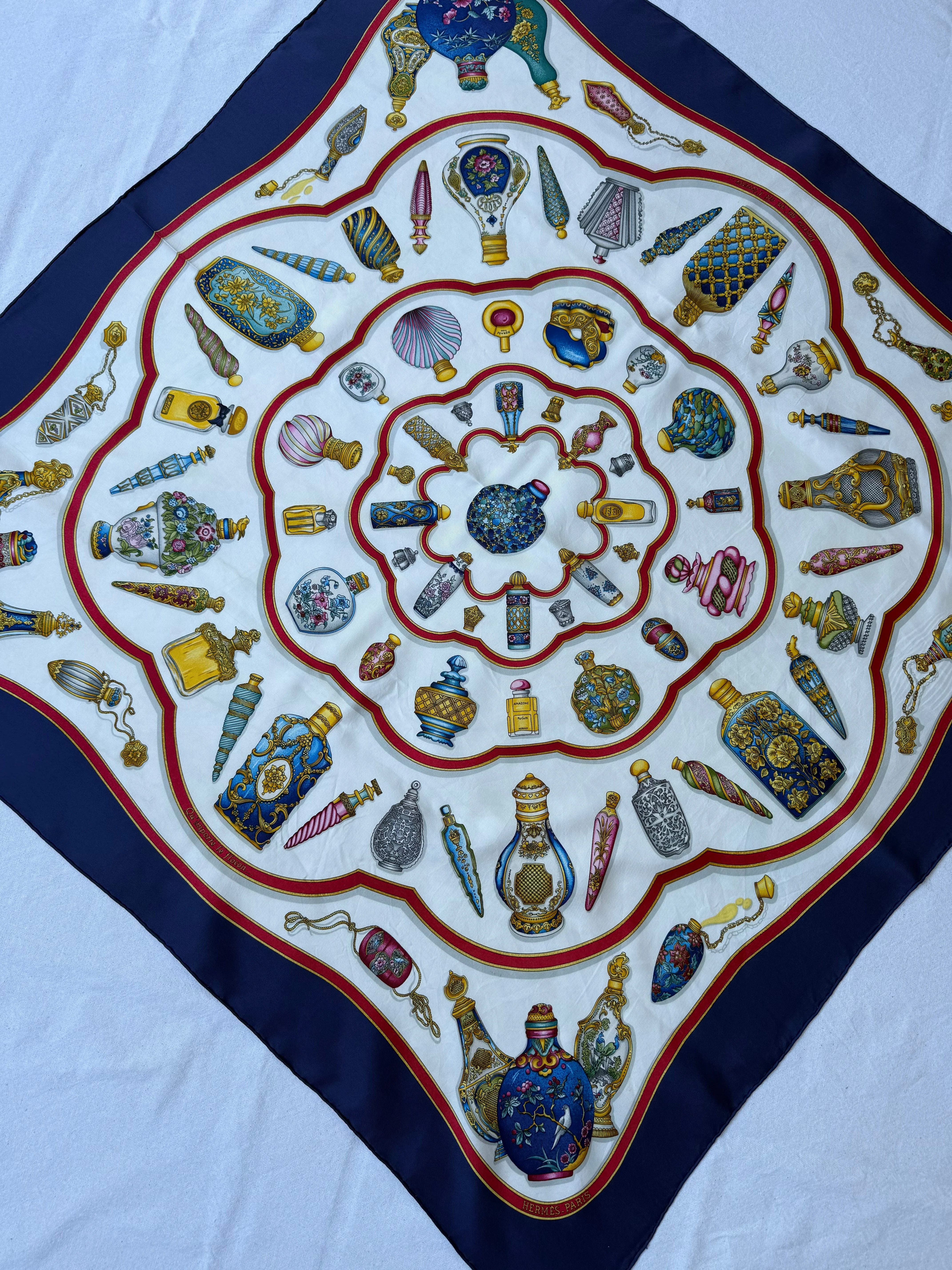 Foulard Hermès – Modèle Flacons - Image 3