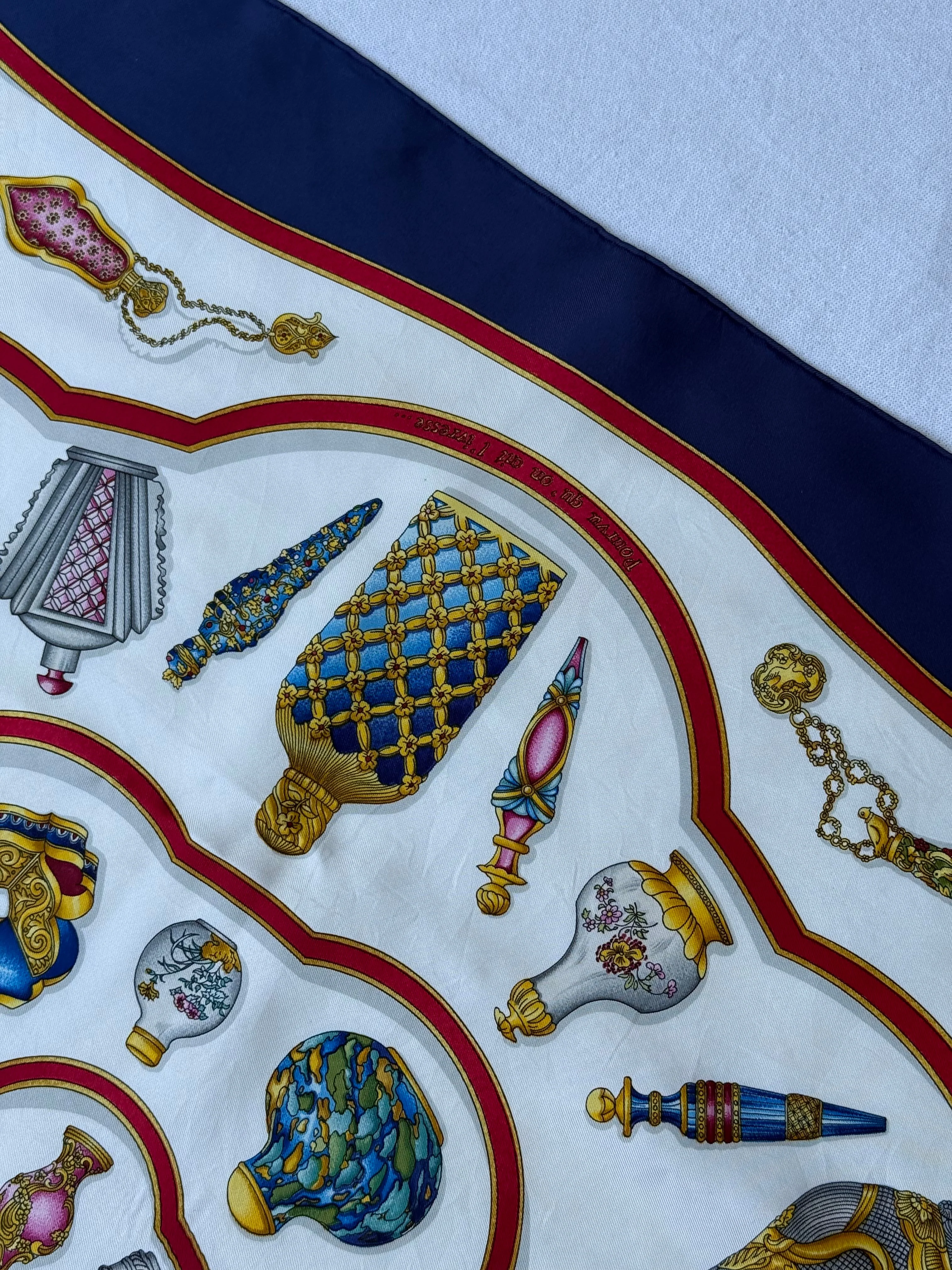 Foulard Hermès – Modèle Flacons - Image 6
