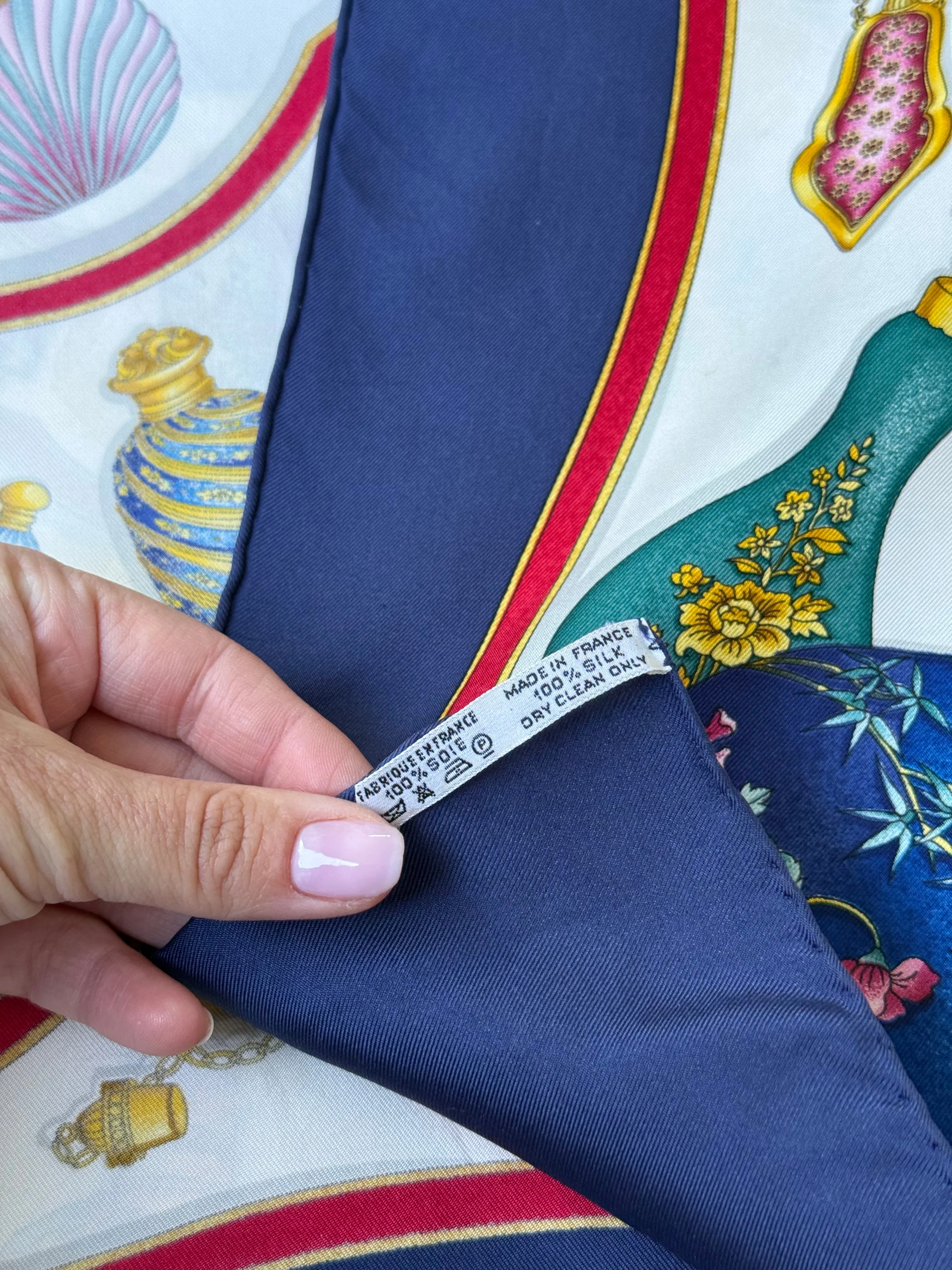 Foulard Hermès – Modèle Flacons - Image 8
