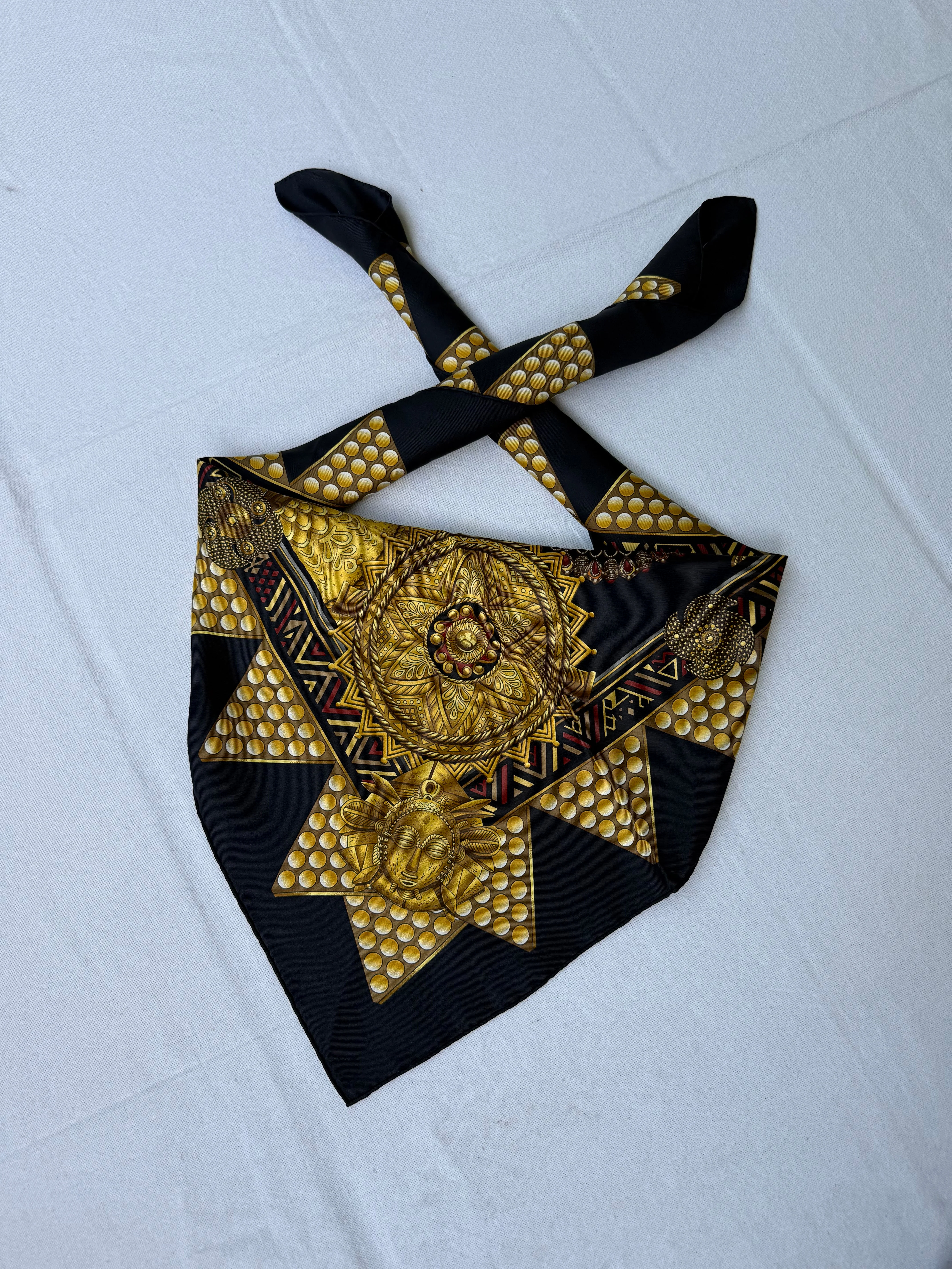 Foulard Hermès – Modèle L'Or Des Chefs - Image 2