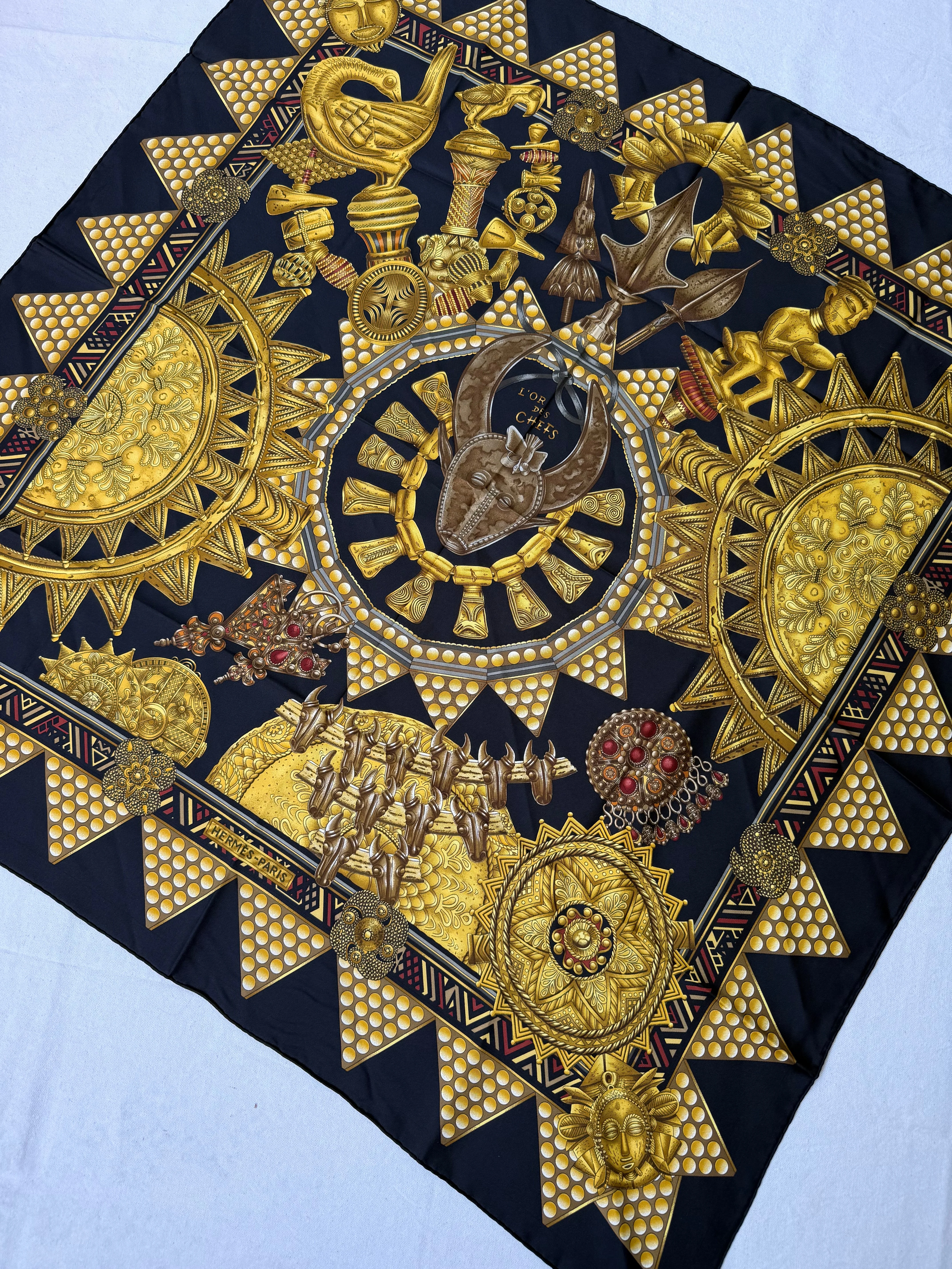 Foulard Hermès – Modèle L'Or Des Chefs - Image 3