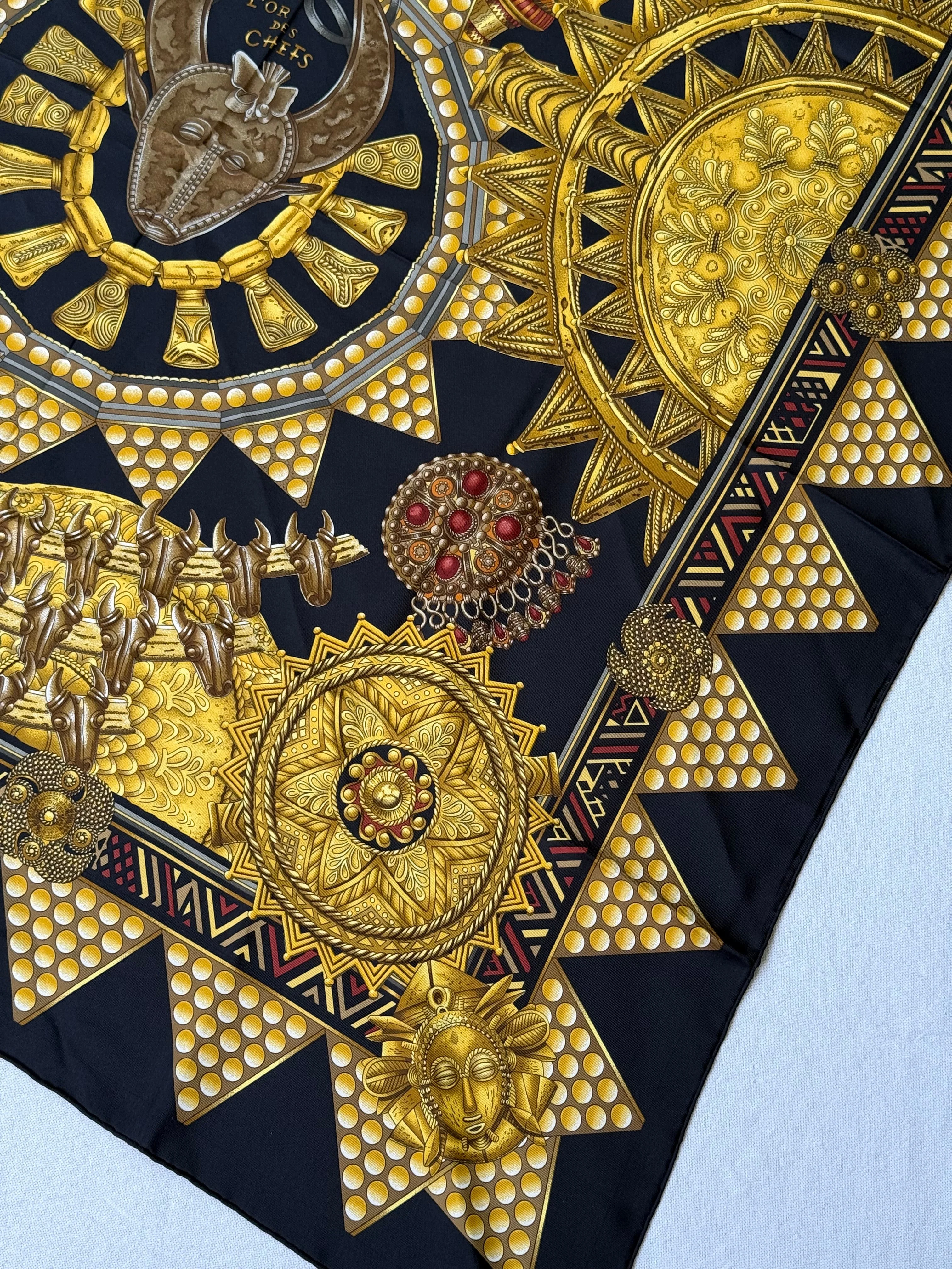 Foulard Hermès – Modèle L'Or Des Chefs - Image 6