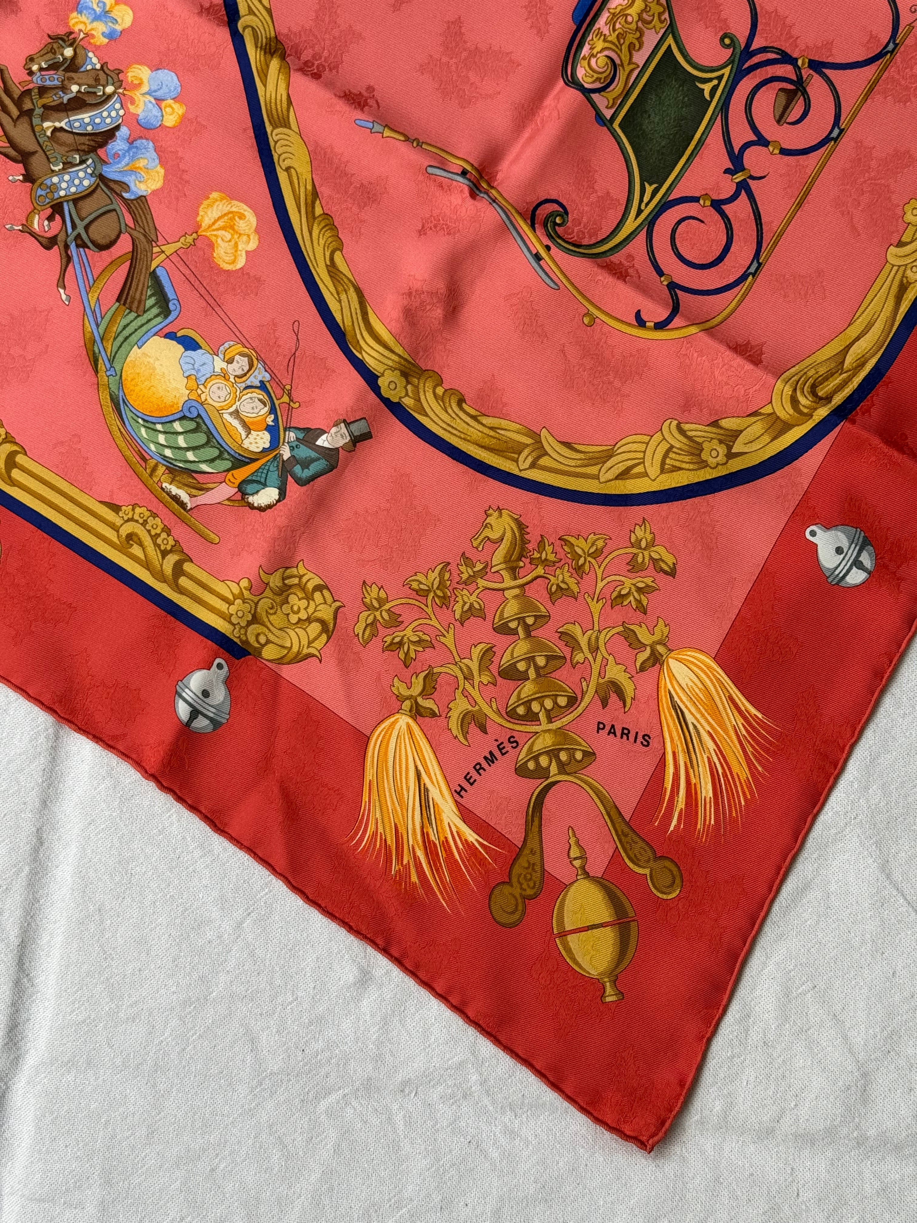 Foulard Hermès – Modèle Plumes Et Grelots - Image 4