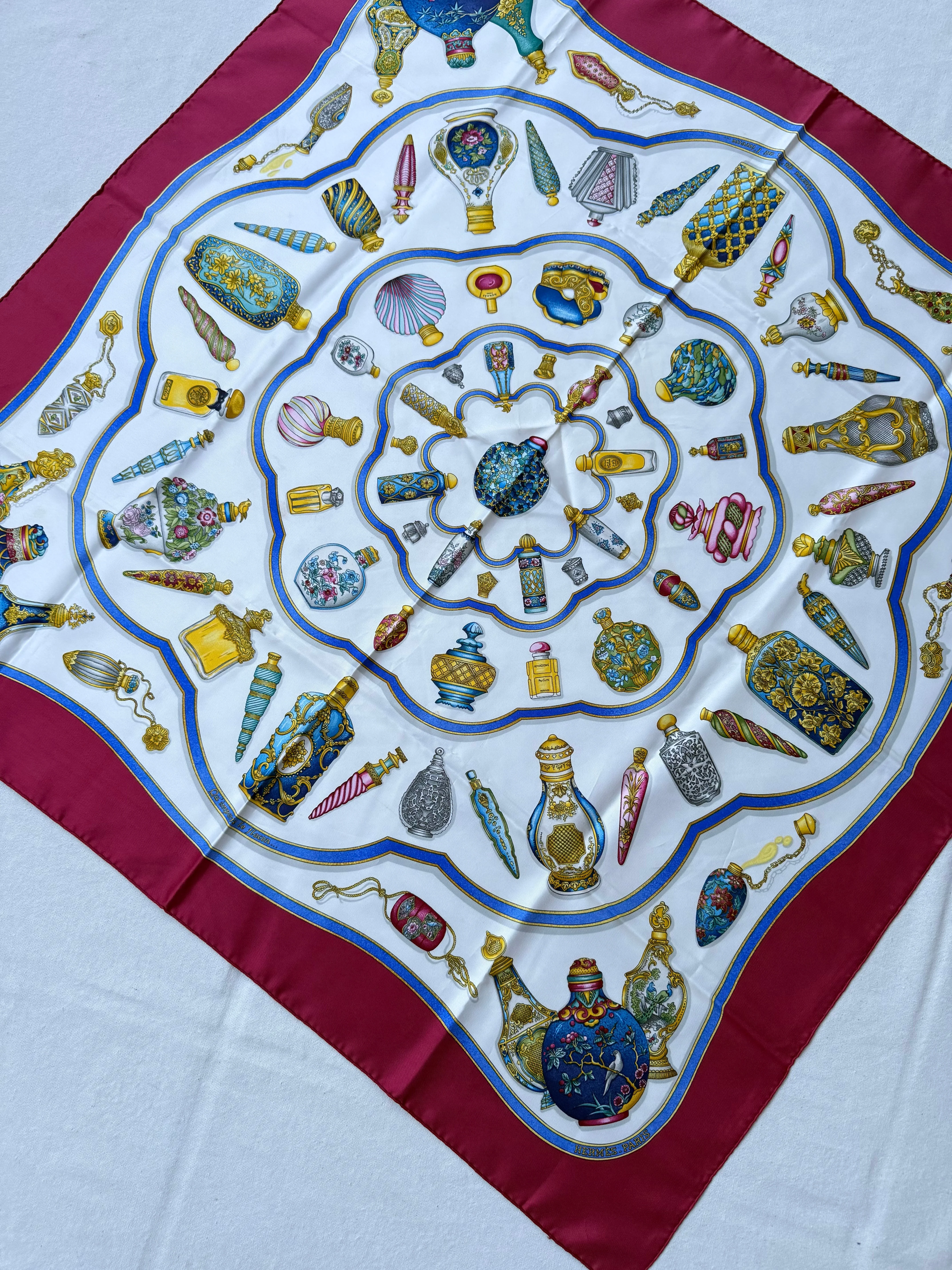Foulard Hermès – Modèle Flacons - Image 3