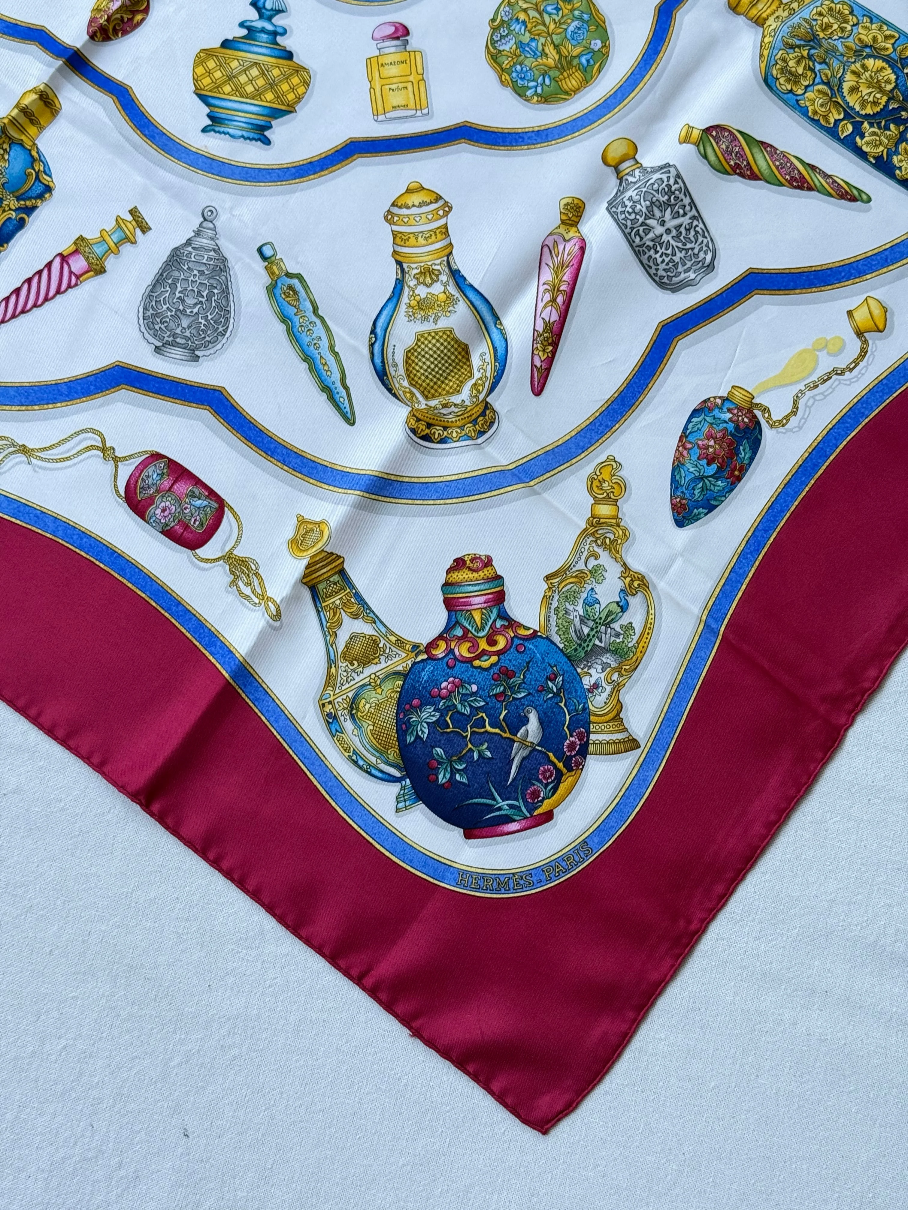 Foulard Hermès – Modèle Flacons - Image 4