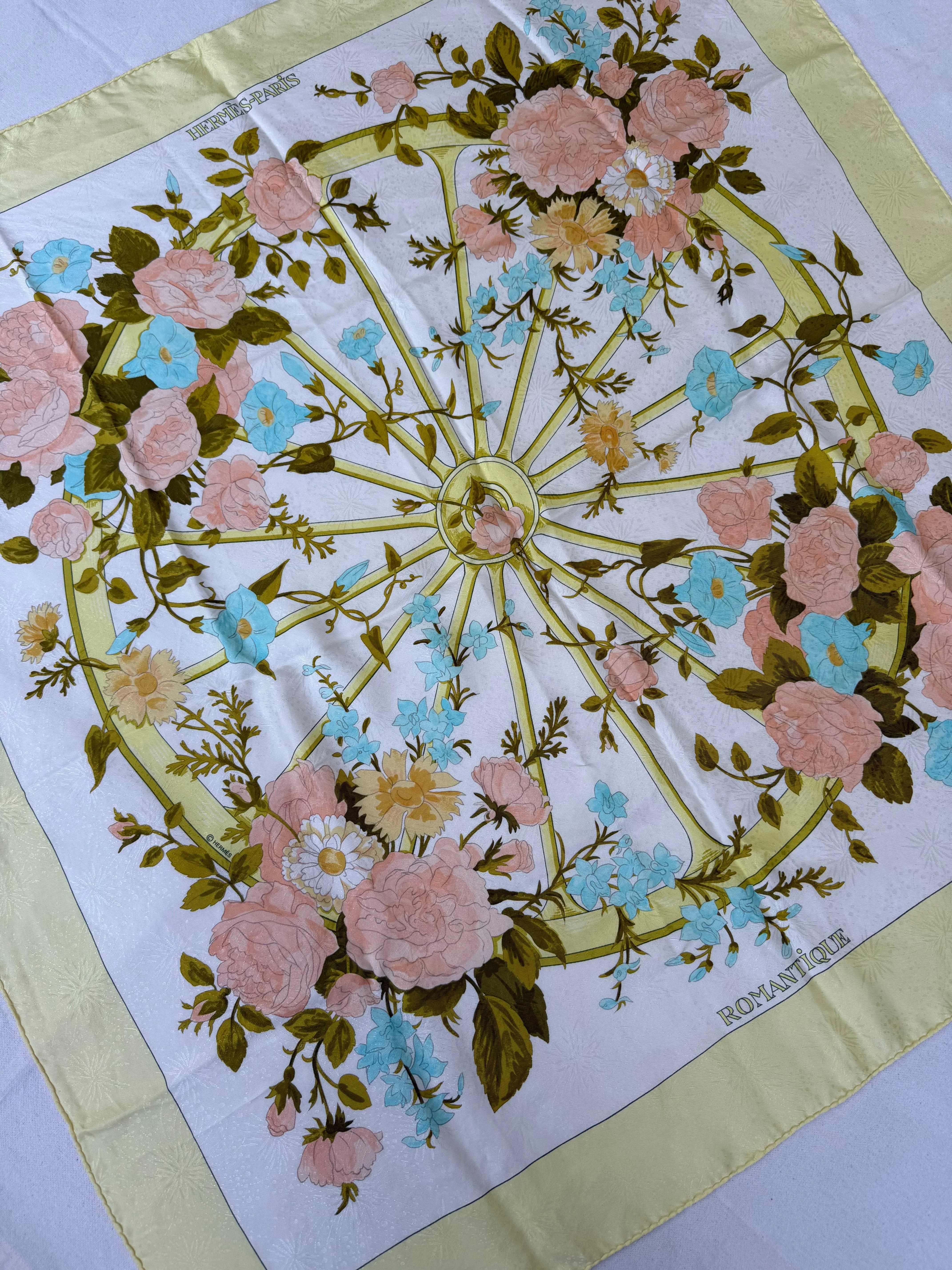 Foulard Hermès – Modèle Romantique - Image 3
